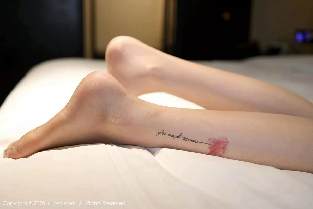 秀人集.com_[XiuRen秀人网]No.2476_新人模特樱花Elsa私房性感高开晚礼服配肉丝裤袜秀美腿诱惑写真48P