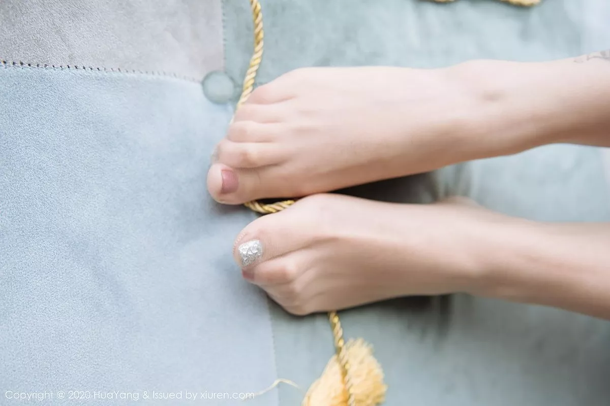 秀人集.com_[HuaYang花漾]Vol.282_女神王雨纯大理旅拍鲜艳和服配超薄肉丝裤袜秀丁字裤诱惑写真60P