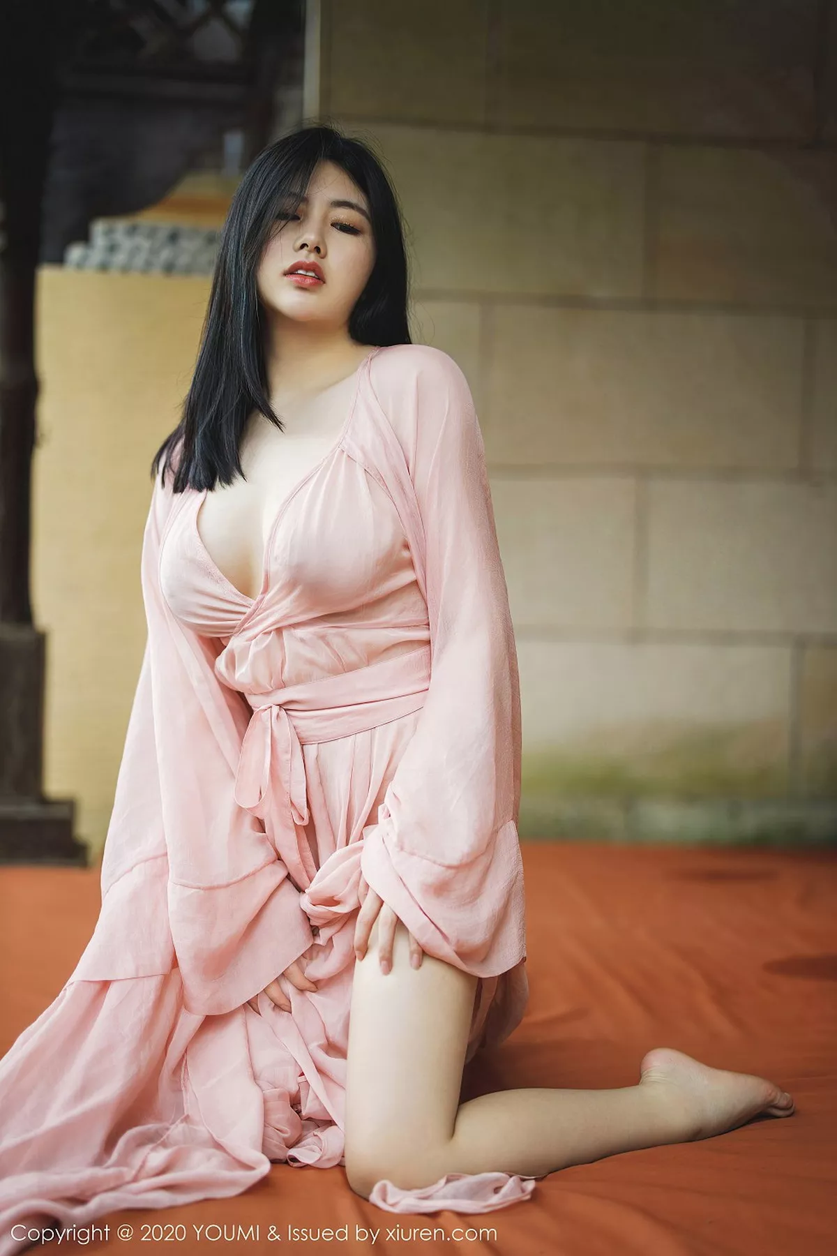 秀人集.com_[YouMi尤蜜荟]Vol.523_女神娜露Selena西双版纳旅拍轻薄粉色长裙秀傲人豪乳诱惑写真89P