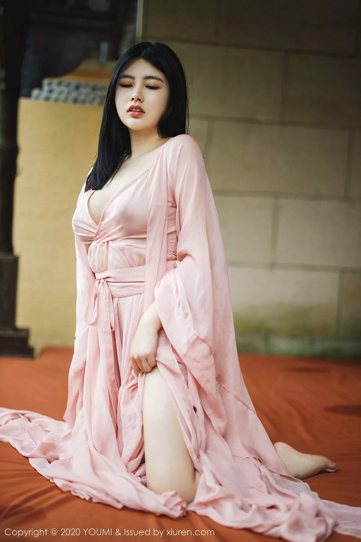 秀人集.com_[YouMi尤蜜荟]Vol.523_女神娜露Selena西双版纳旅拍轻薄粉色长裙秀傲人豪乳诱惑写真89P