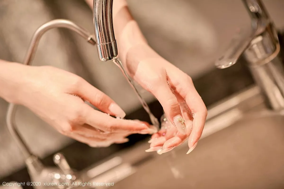 秀人集.com_[XiuRen秀人网]No.2533_新人模特尤其足控福利主题私房吊带连身裙秀美腿玉足性感写真118P