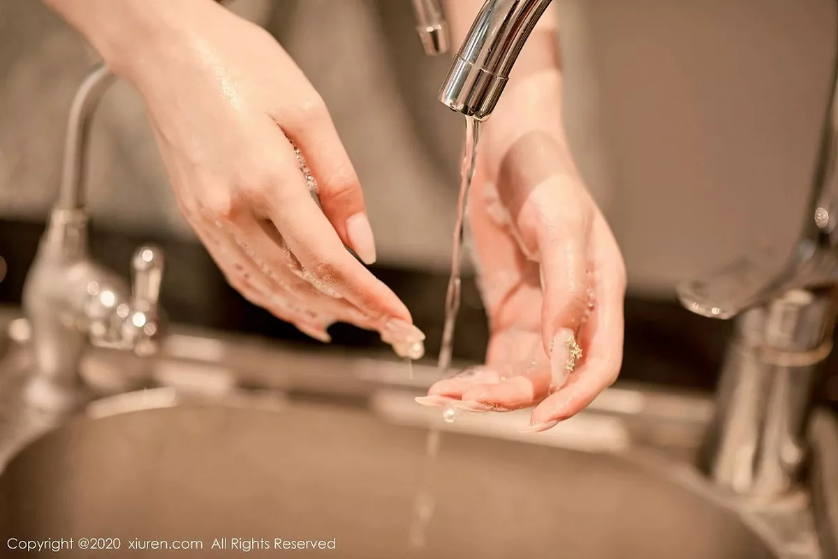 秀人集.com_[XiuRen秀人网]No.2533_新人模特尤其足控福利主题私房吊带连身裙秀美腿玉足性感写真118P