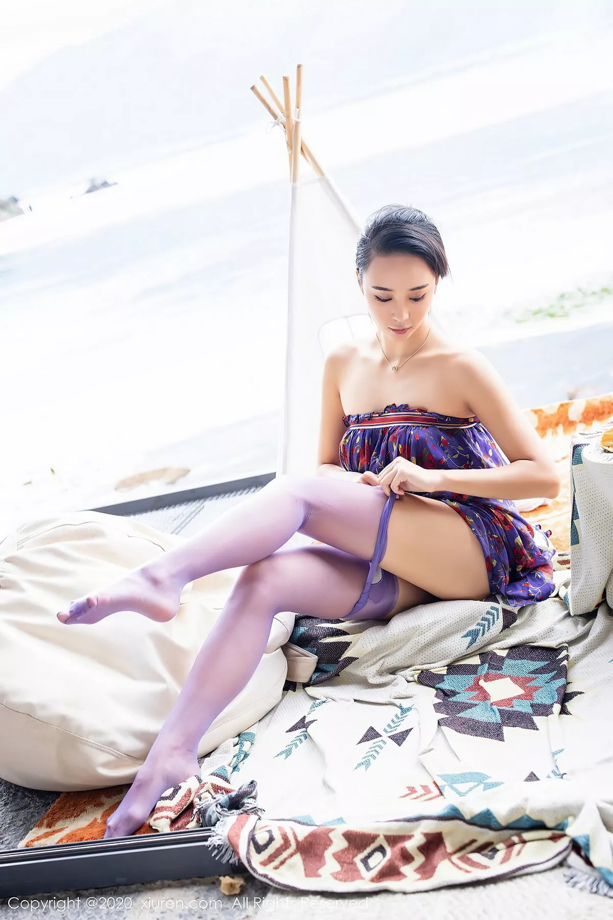 秀人集.com_[XiuRen秀人网]No.2544_嫩模蓝夏Akasha户外紫色花衣配紫丝裤袜秀美腿玉足诱惑写真49P