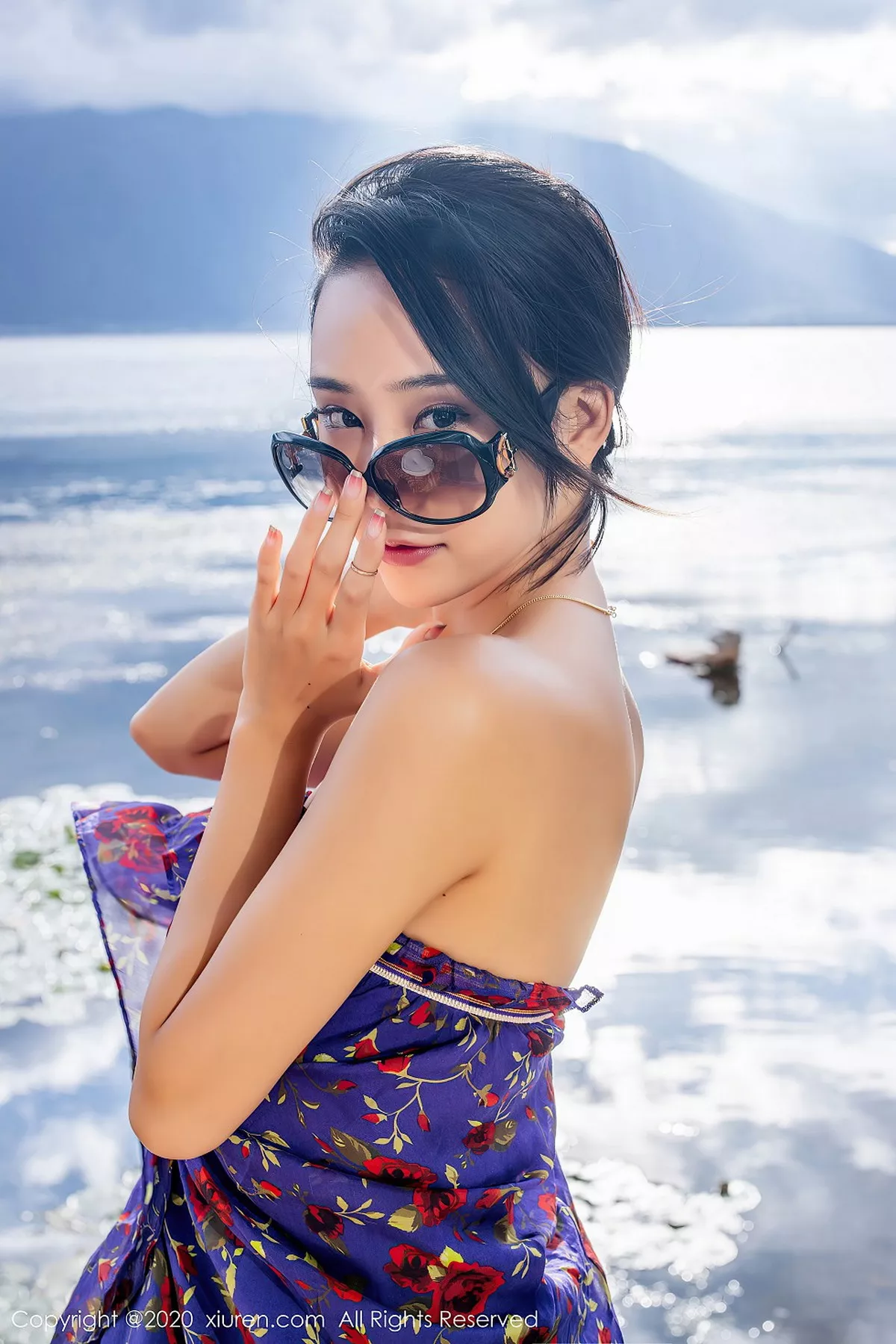 秀人集.com_[XiuRen秀人网]No.2544_嫩模蓝夏Akasha户外紫色花衣配紫丝裤袜秀美腿玉足诱惑写真49P