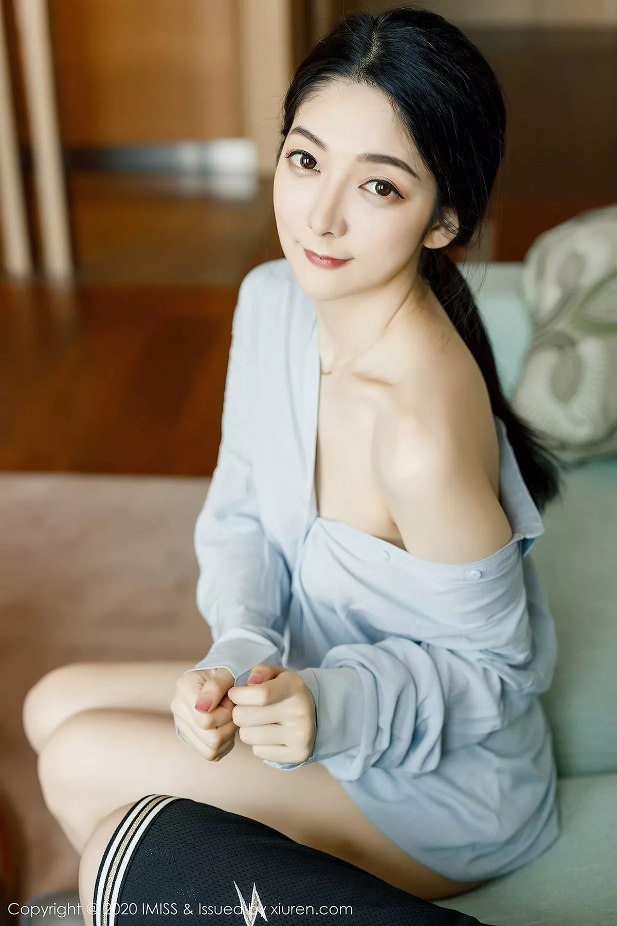 秀人集.com_[IMISS爱蜜社]Vol.499_女神Angela小热巴女友视觉主题性感衬衣秀白嫩美腿诱惑写真52P