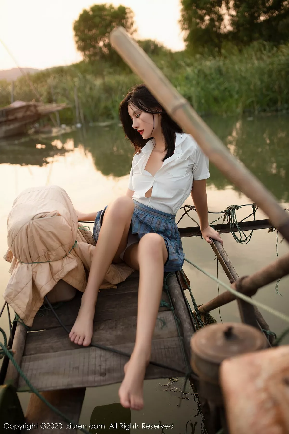 秀人集.com_[XiuRen秀人网]No.2558_女神就是阿朱啊海边渔村主题半撩短裙脱内裤秀翘臀诱惑写真51P