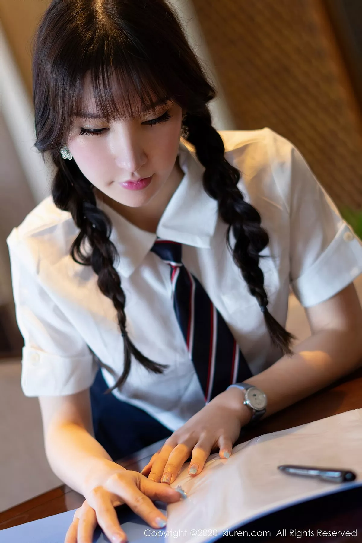 秀人集.com_[XiuRen秀人网]No.2559_女神周于希Sandy西双版纳旅拍JK制服半脱露开档黑丝裤袜诱惑写真80P