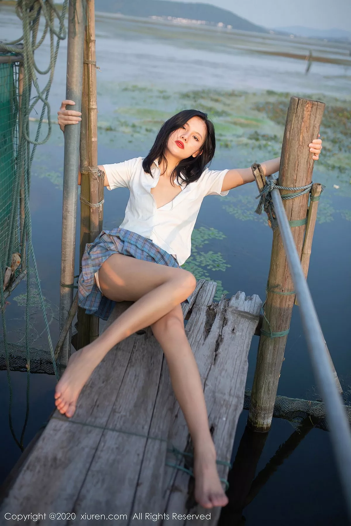 秀人集.com_[XiuRen秀人网]No.2558_女神就是阿朱啊海边渔村主题半撩短裙脱内裤秀翘臀诱惑写真51P