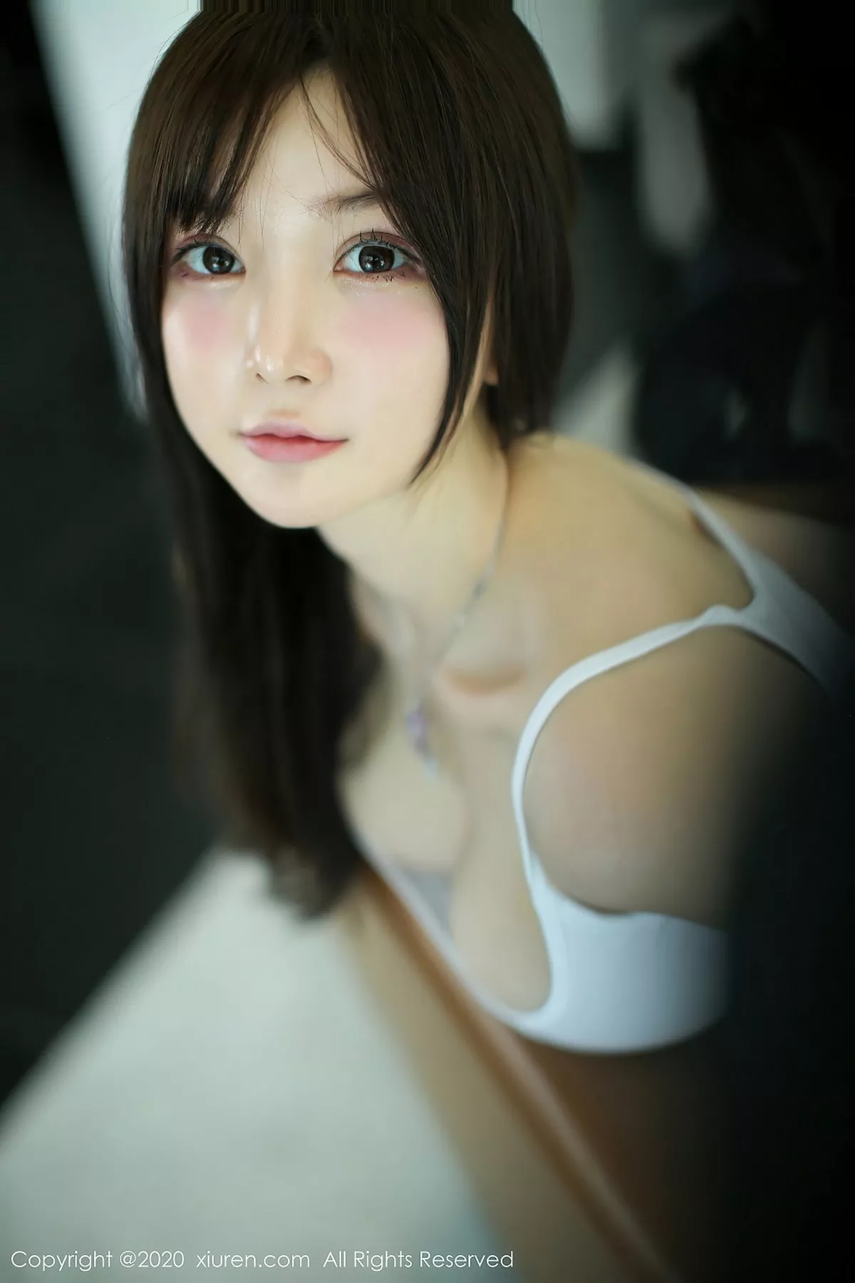 秀人集.com_[XiuRen秀人网]No.2565_嫩模糯美子Mini三亚旅拍私房白色吊带内衣半撩露豪乳诱惑写真46P