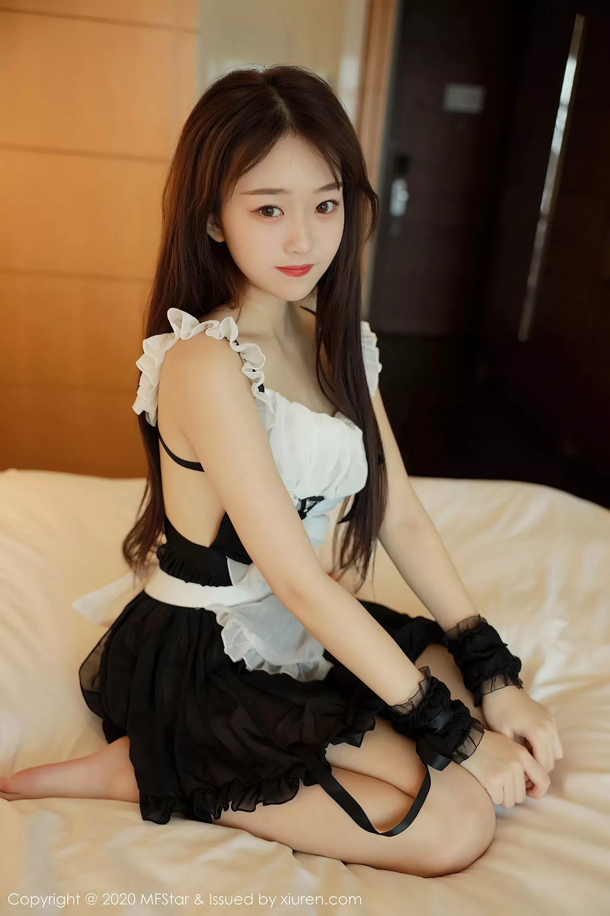 秀人集.com_[MFStar模范学院]Vol.387_新人嫩模小奶瓶呜鸣私房真空女仆装半撩露翘臀诱惑写真66P