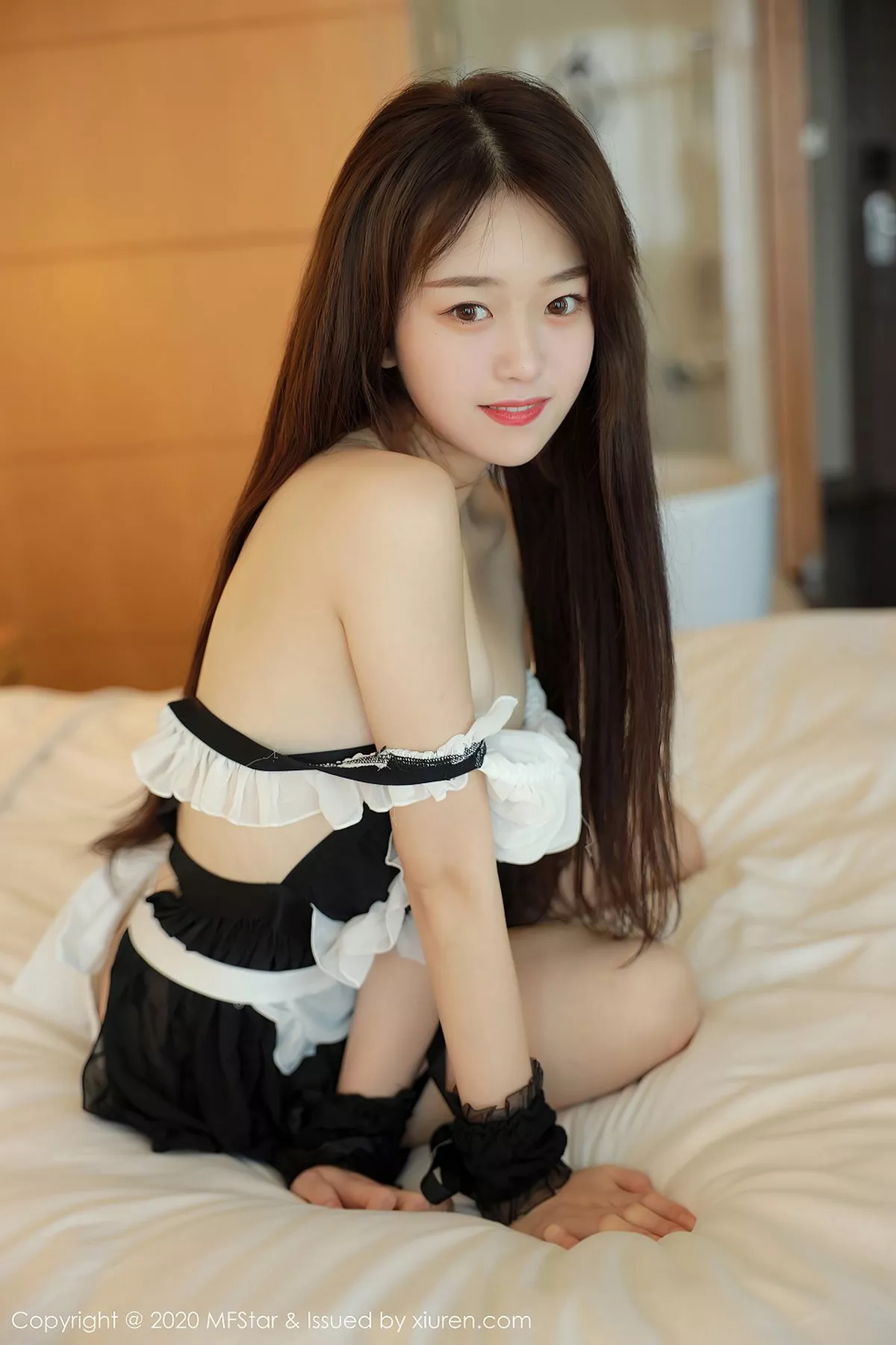 秀人集.com_[MFStar模范学院]Vol.387_新人嫩模小奶瓶呜鸣私房真空女仆装半撩露翘臀诱惑写真66P