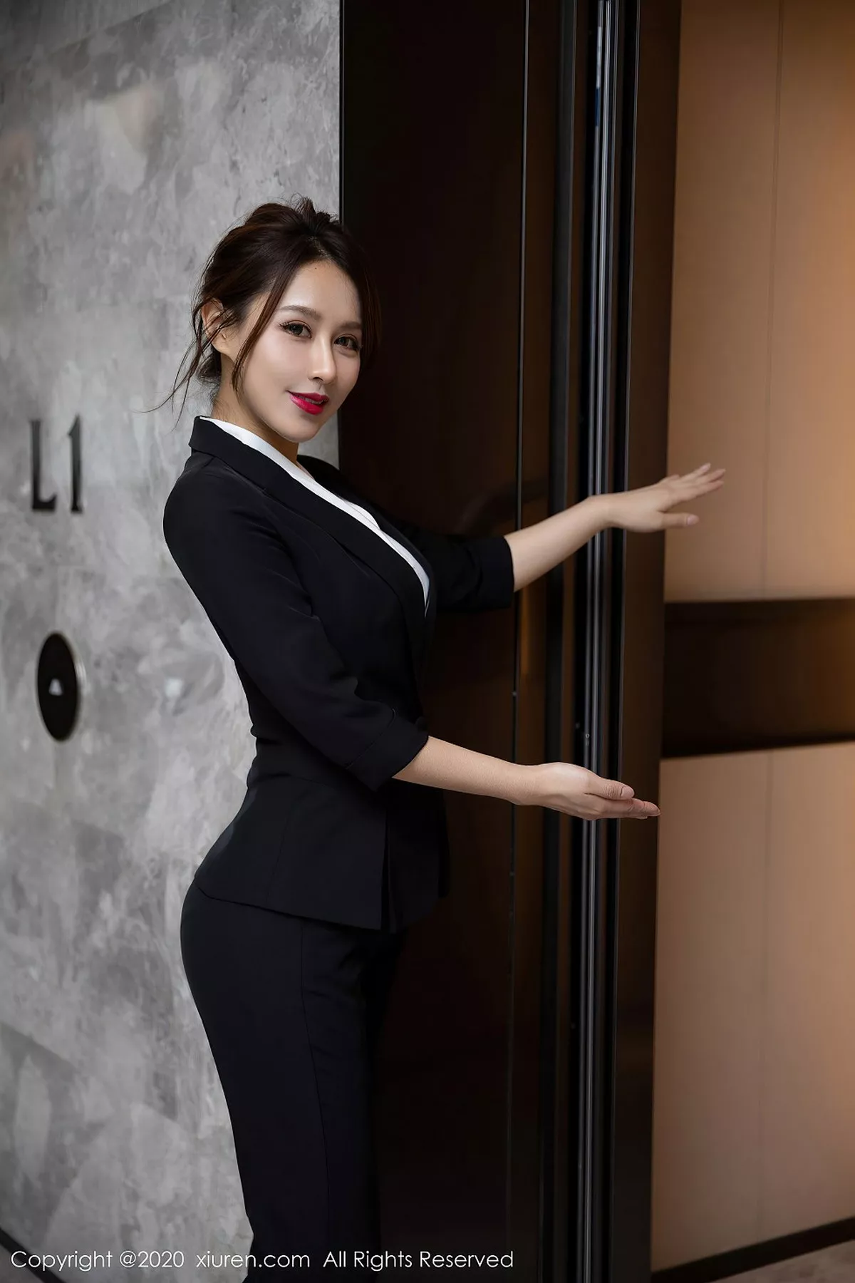 秀人集.com_[XiuRen秀人网]No.2580_嫩模徐安安酒店私人管家主题脱职场制服露性感白色内衣诱惑写真86P