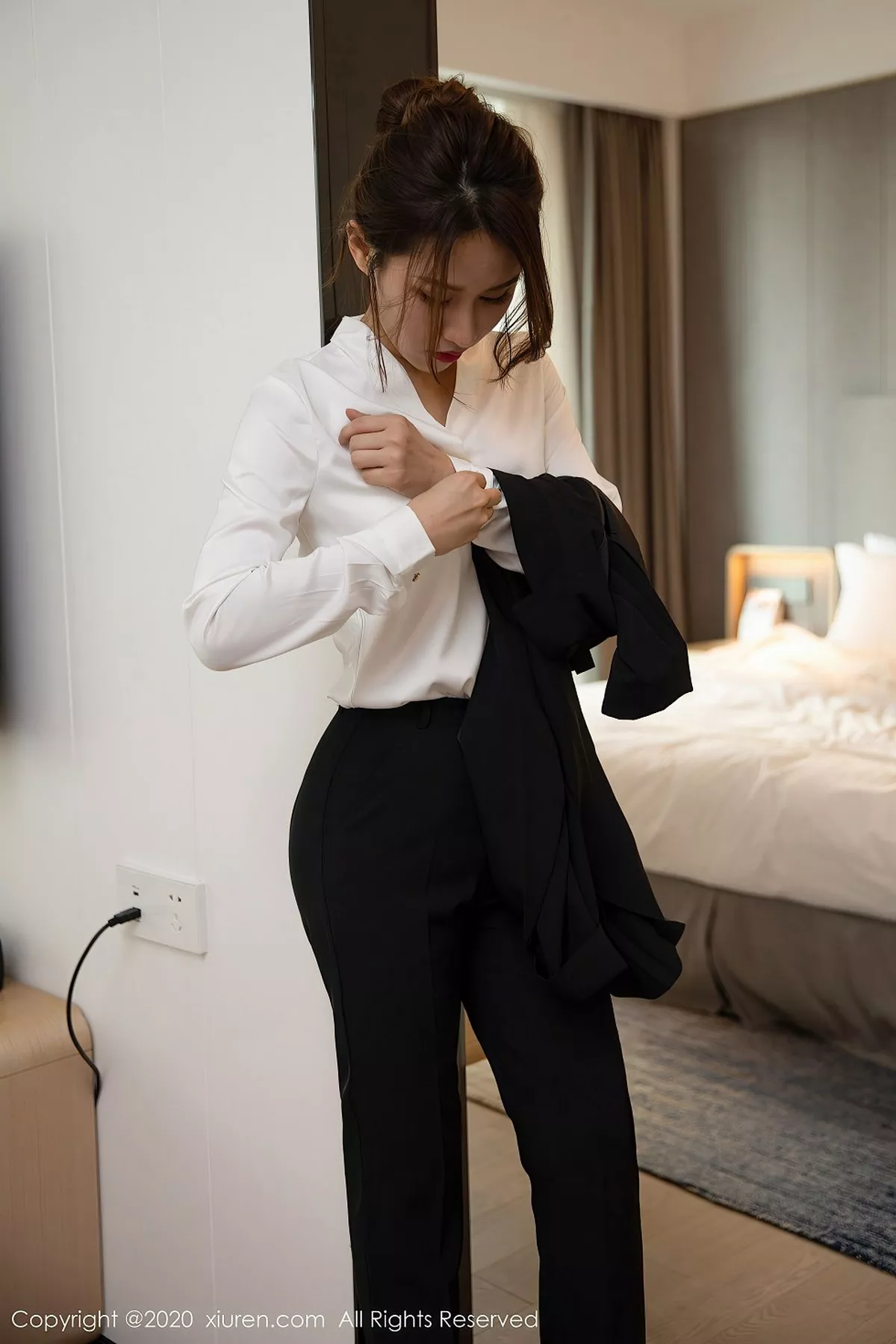 秀人集.com_[XiuRen秀人网]No.2580_嫩模徐安安酒店私人管家主题脱职场制服露性感白色内衣诱惑写真86P