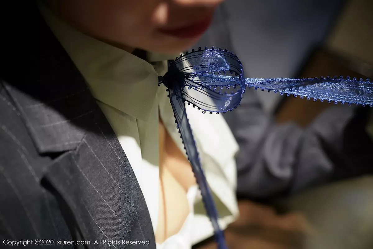 秀人集.com_[XiuRen秀人网]No.2579_嫩模方子萱职场秘书OL制服主题半脱露性感内衣肉丝裤袜诱惑写真96P