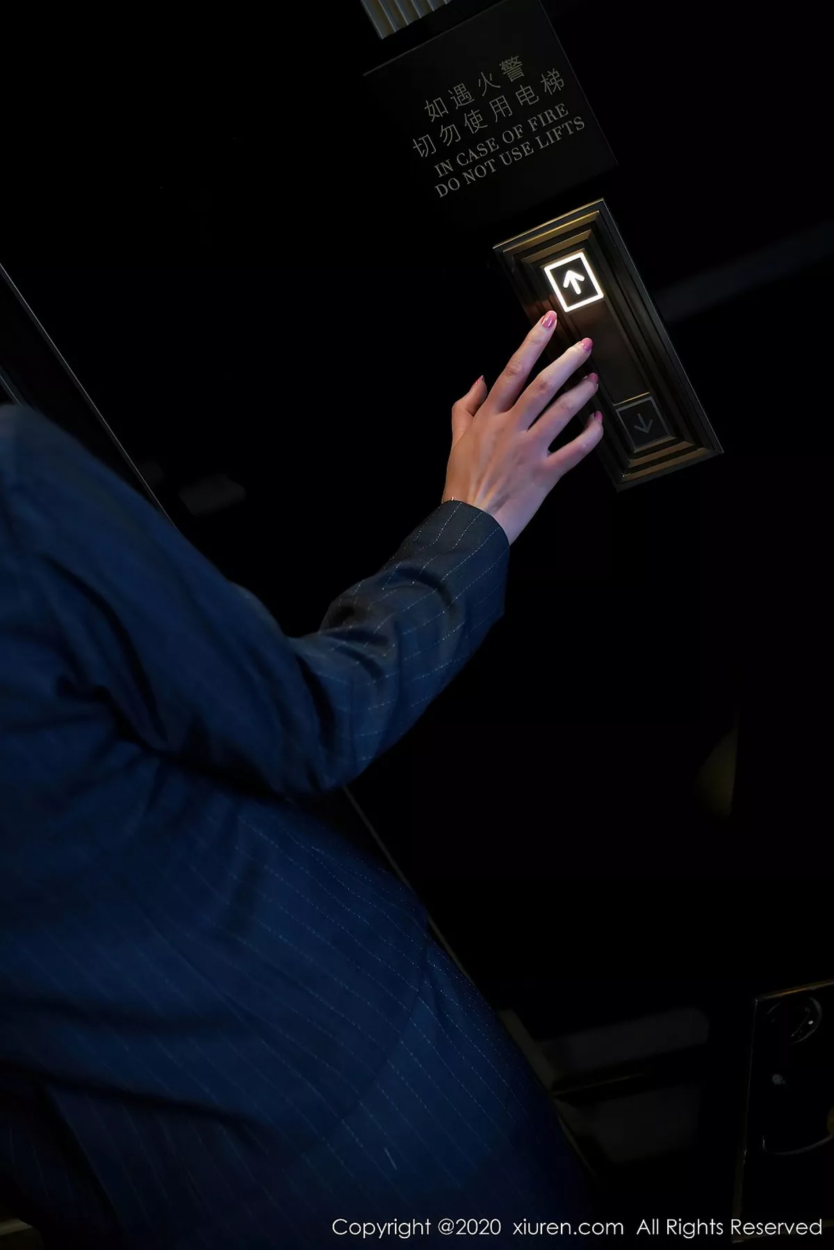 秀人集.com_[XiuRen秀人网]No.2579_嫩模方子萱职场秘书OL制服主题半脱露性感内衣肉丝裤袜诱惑写真96P