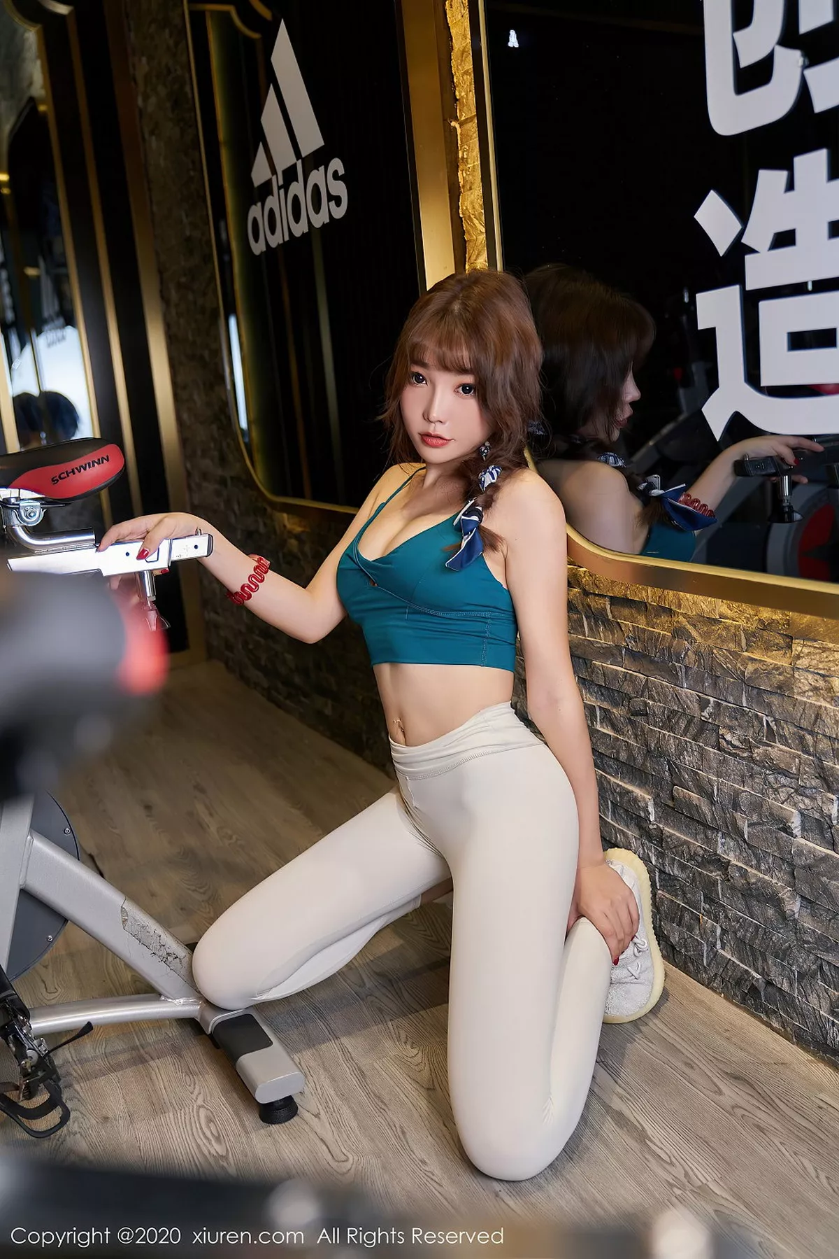 秀人集.com_[XiuRen秀人网]No.2589_女神芝芝Booty健身房主题白色紧身裤半脱露翘臀极致诱惑写真78P