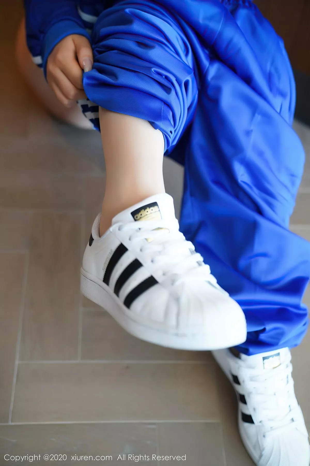 秀人集.com_[XiuRen秀人网]No.2586_嫩模柴婉艺Averie清纯校服主题蓝白运动校服半脱撩人诱惑写真48P