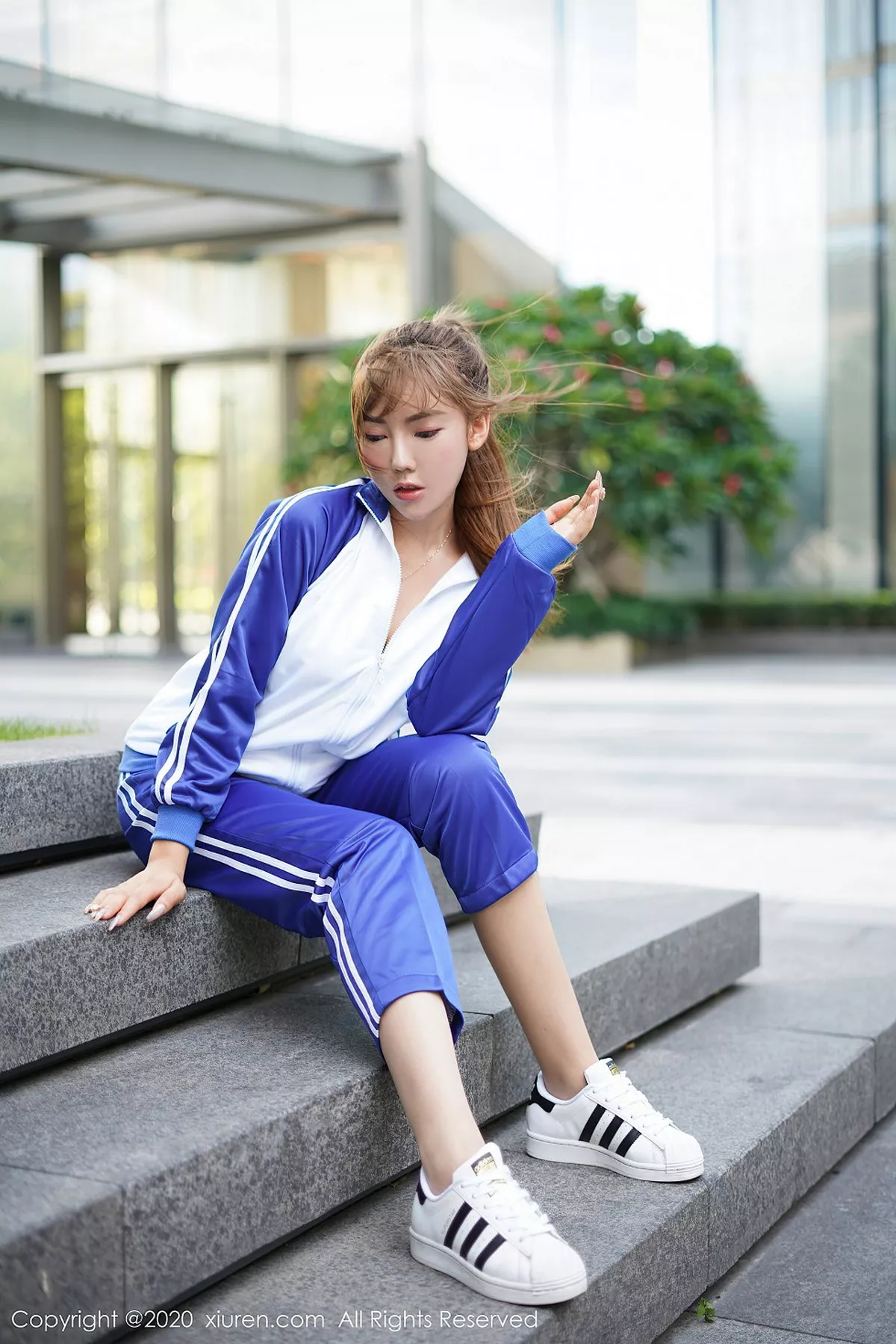 秀人集.com_[XiuRen秀人网]No.2586_嫩模柴婉艺Averie清纯校服主题蓝白运动校服半脱撩人诱惑写真48P