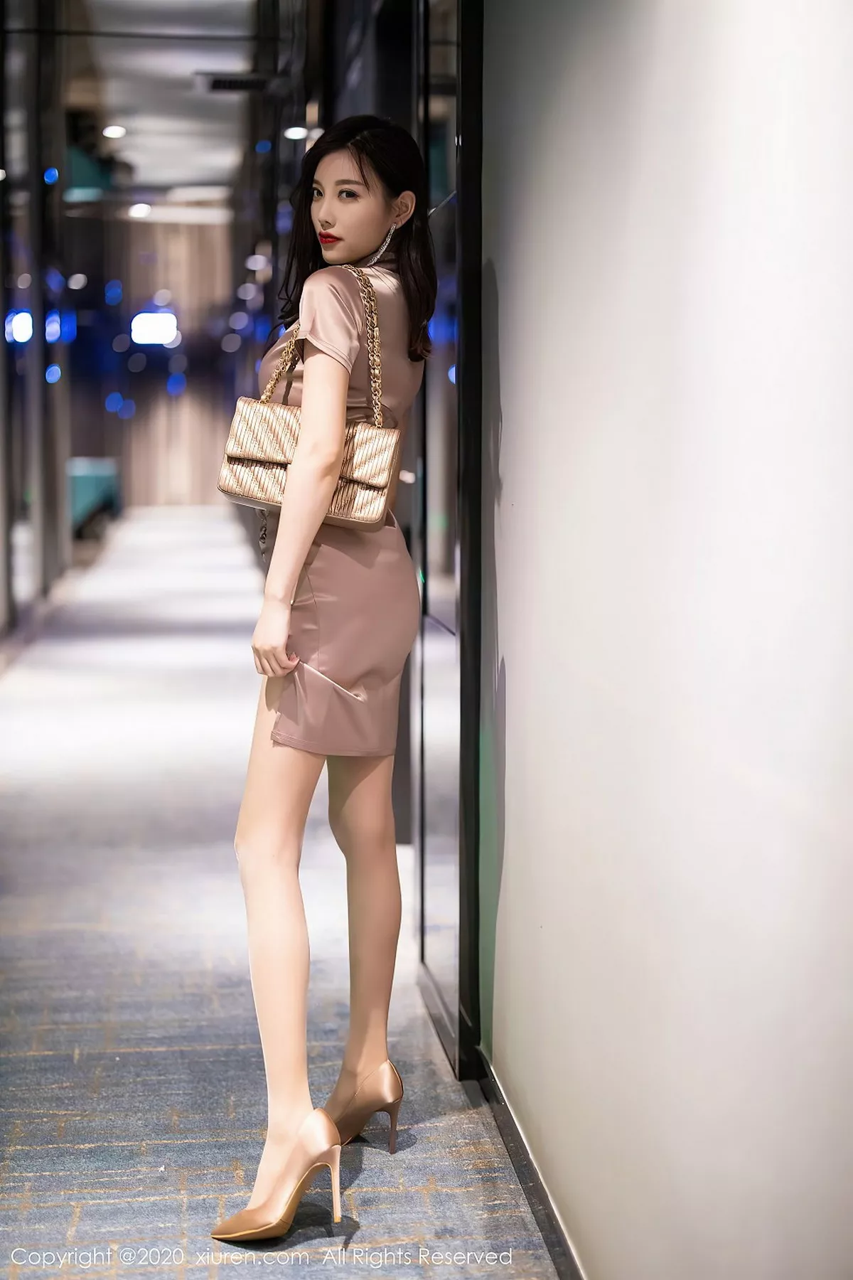 秀人集.com_[XiuRen秀人网]No.2587_女神杨晨晨sugar香槟色吊裙半撩露超薄肉丝裤袜秀翘臀诱惑写真88P