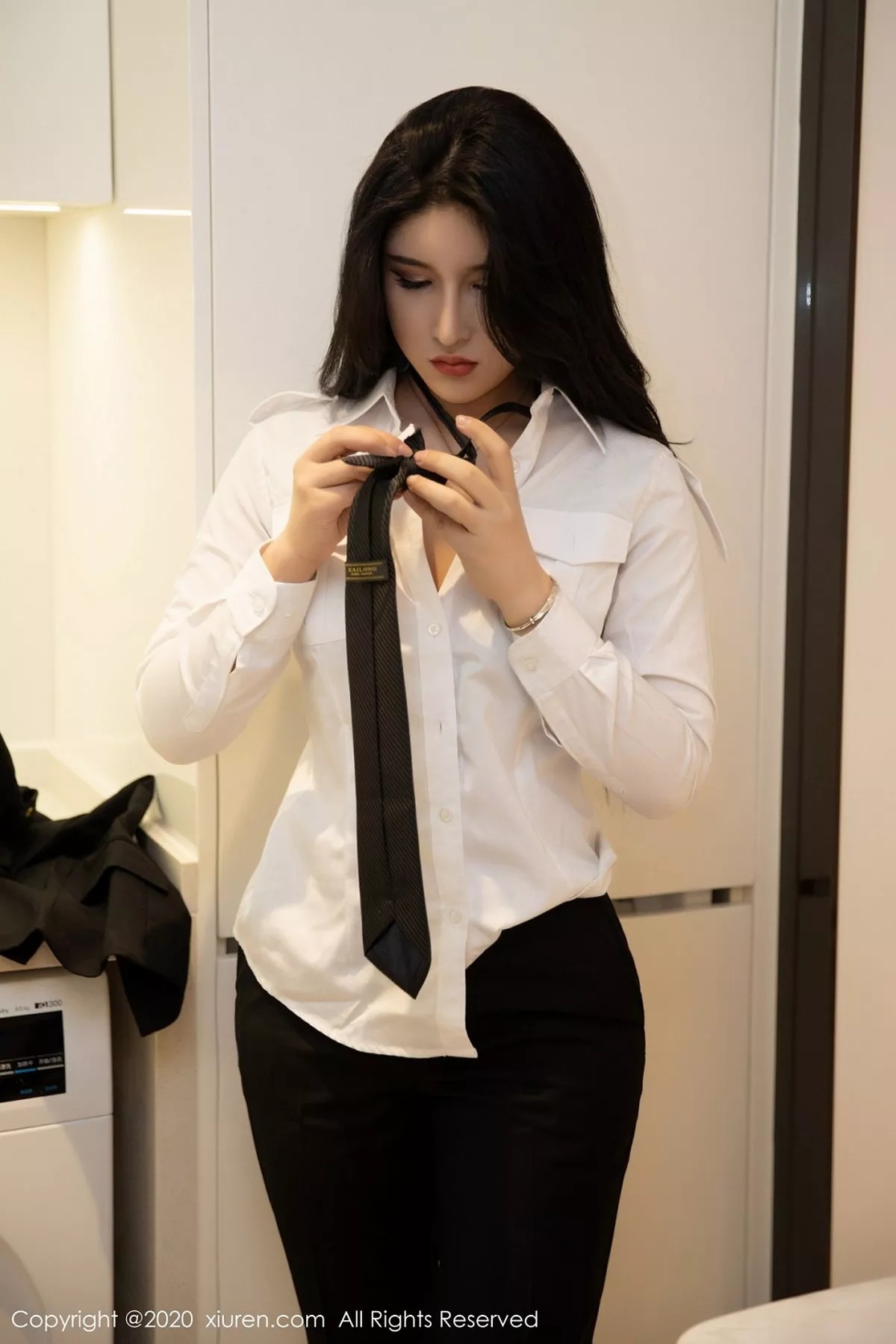 秀人集.com_[XiuRen秀人网]No.2484_嫩模蛛妹妹妹飒爽帅气女机长主题私房开档黑丝裤袜完美诱惑写真59P