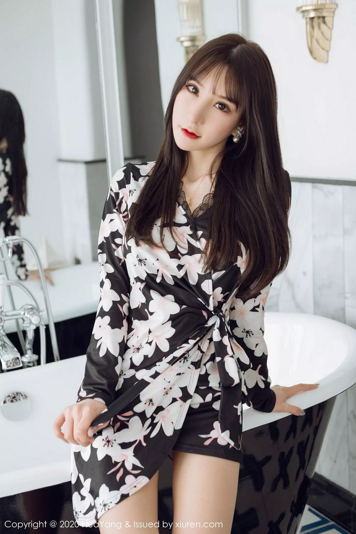 秀人集.com_[HuaYang花漾]Vol.296_女神周于希Sandy大理旅拍脱团花和服露无内肉丝裤袜诱惑写真60P