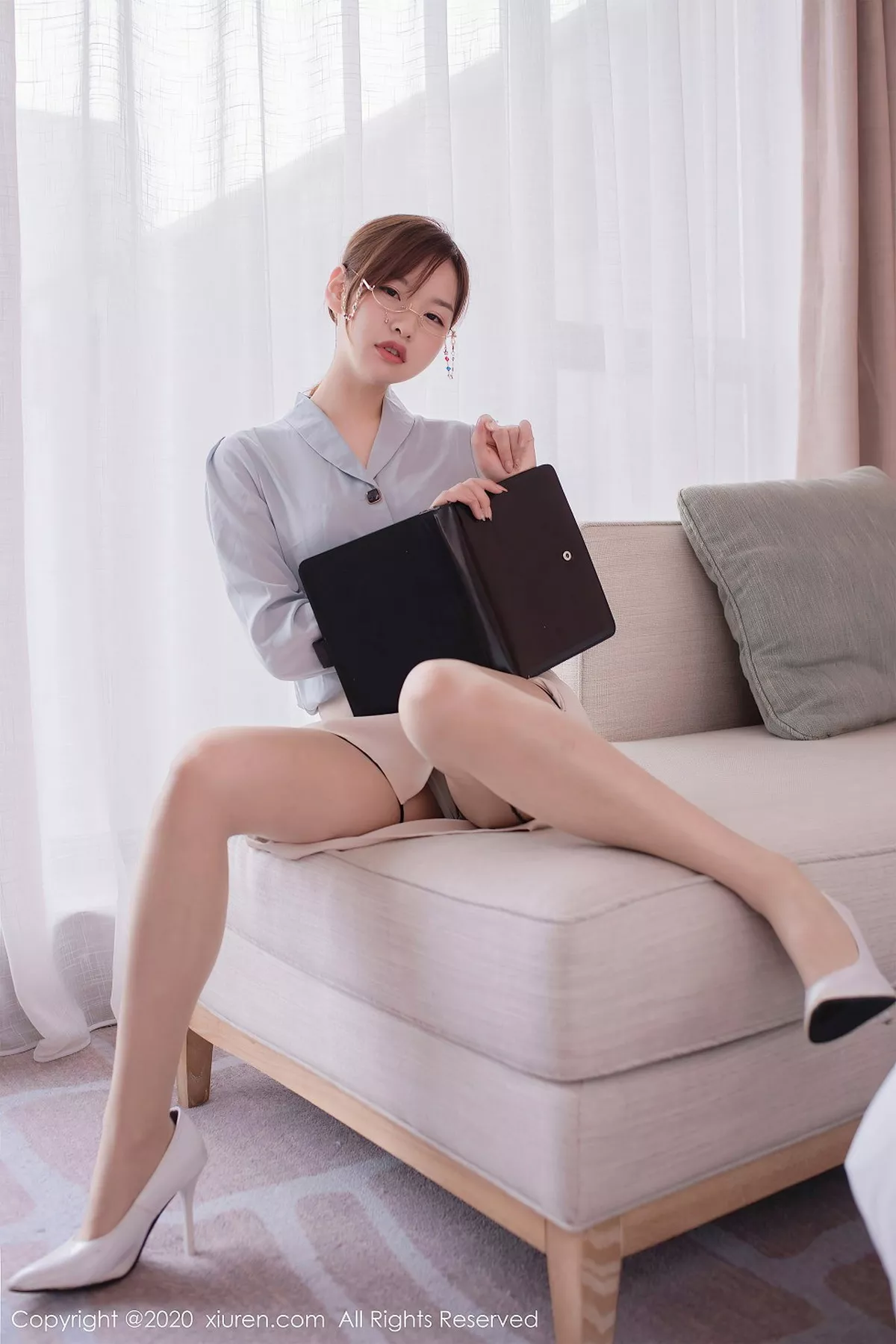 秀人集.com_[XiuRen秀人网]No.2597_嫩模范小宣fancy成都旅拍办公室OL制服主题精致内衣惹火诱惑写真65P