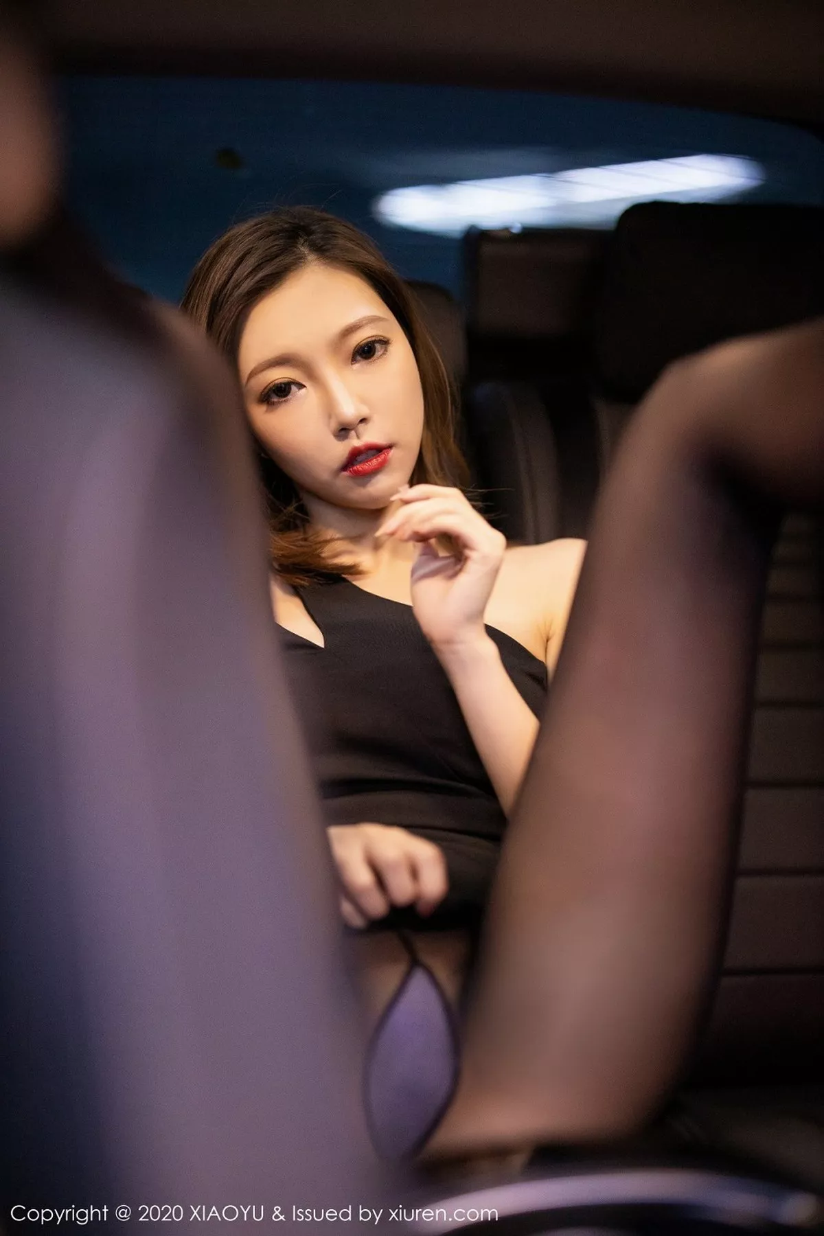 秀人集.com_[XiaoYu画语界]Vol.356_女神冯木木LRIS绚丽光影时尚车拍主题无内黑丝裤袜诱惑写真110P