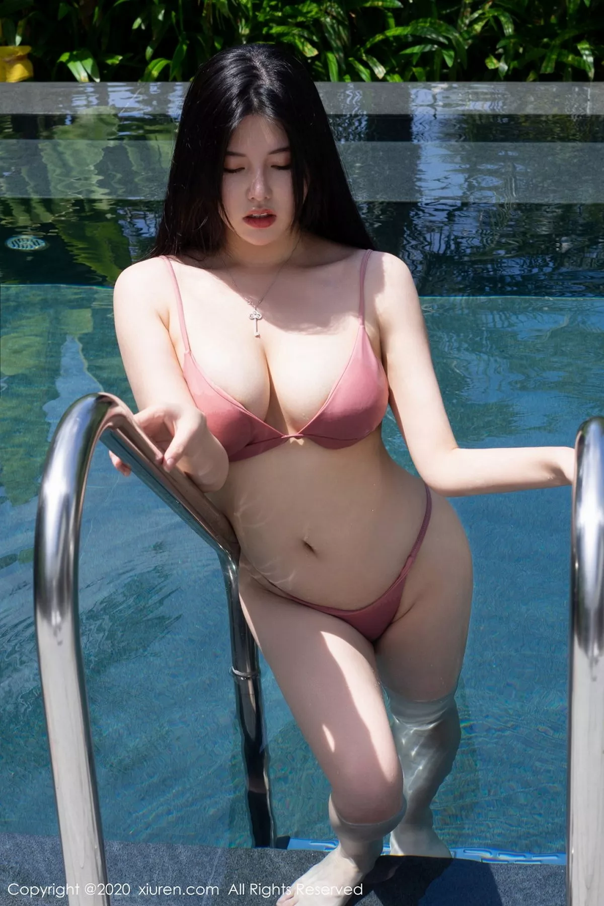 秀人集.com_[XiuRen秀人网]No.2491_女神娜露Selena三亚旅拍泳池性感粉色比基尼秀惹火身材诱惑写真45P