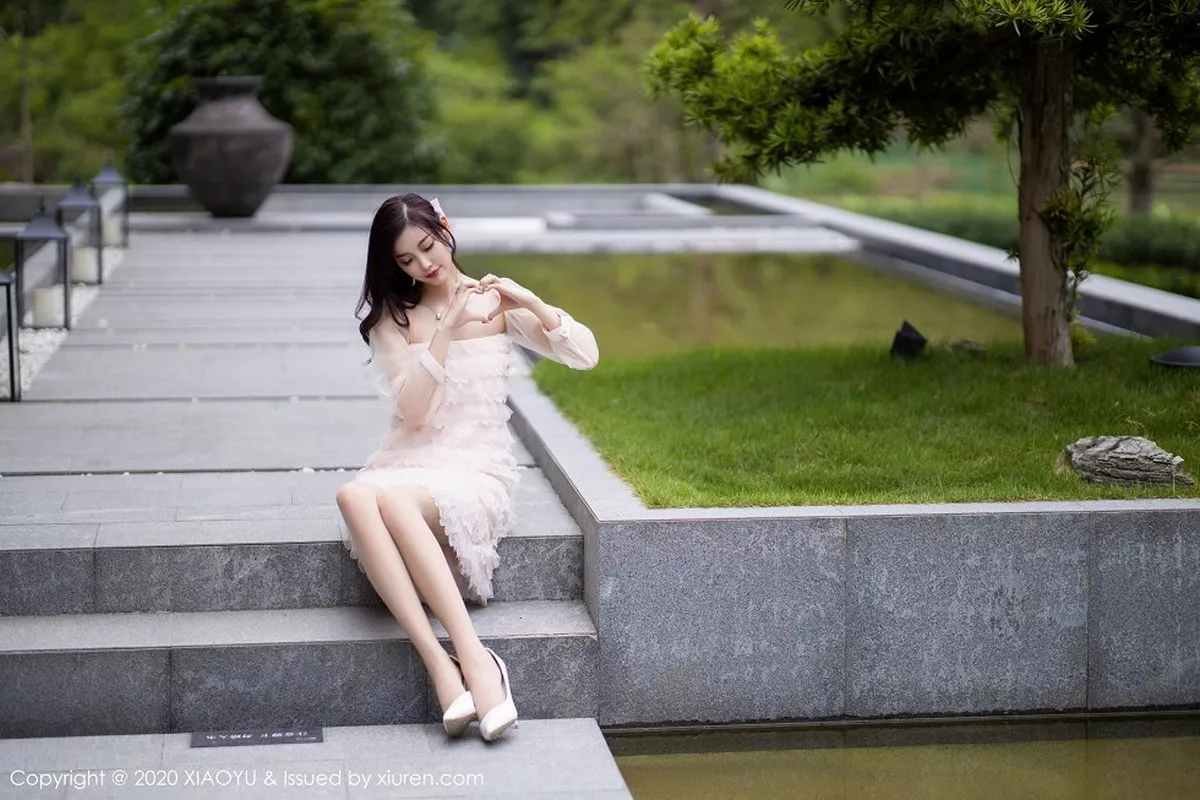 秀人集.com_[XiaoYu画语界]Vol.358_女神杨晨晨sugar阳朔旅拍粉色运动内衣秀魔鬼身材诱惑写真70P