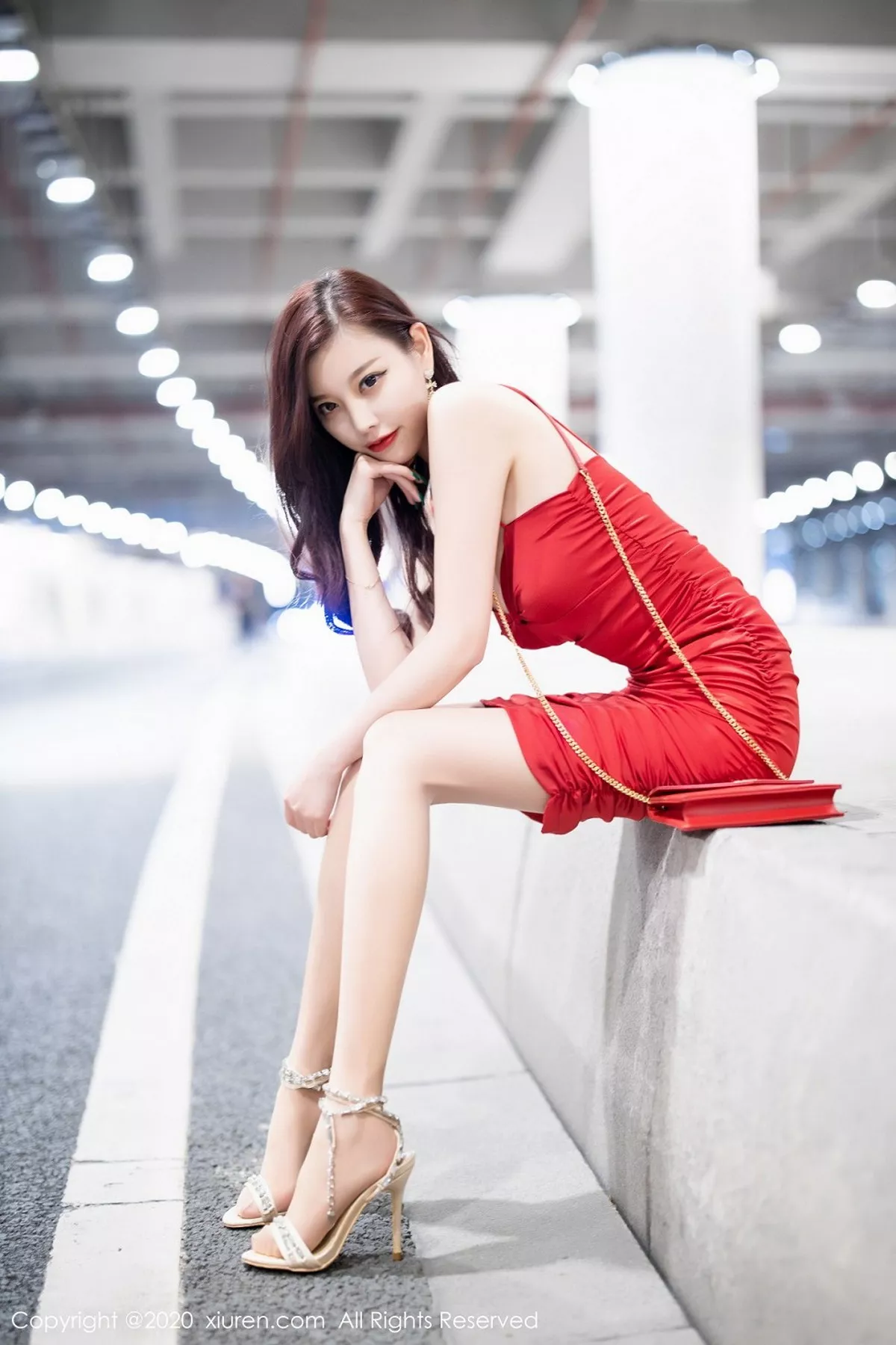 秀人集.com_[XiuRen秀人网]No.2514_女神杨晨晨sugar私房猩红吊裙配肉丝裤袜秀完美身材撩人诱惑写真120P