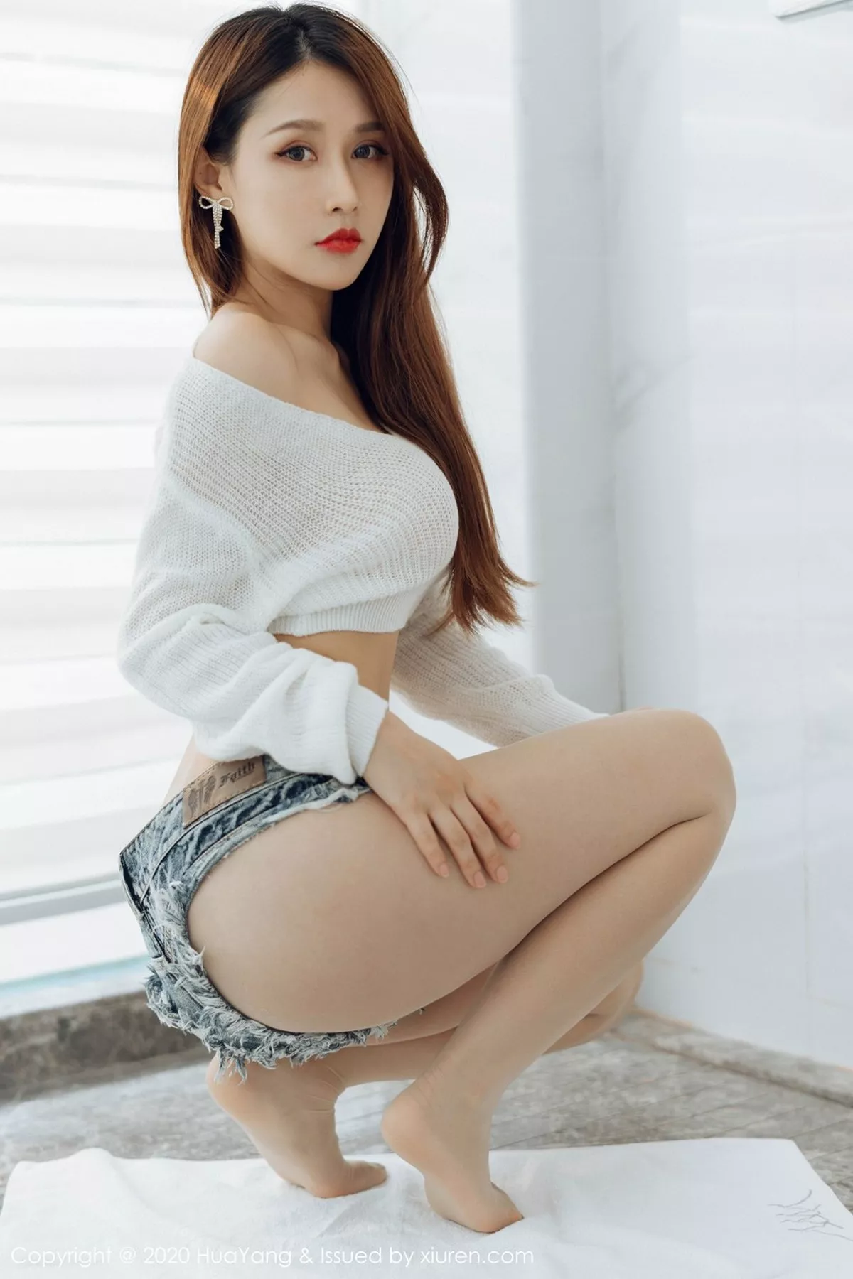 秀人集.com_[HuaYang花漾]Vol.281_嫩模徐安安破烂超短牛仔裤主题私房半脱露翘臀惹火诱惑写真54P