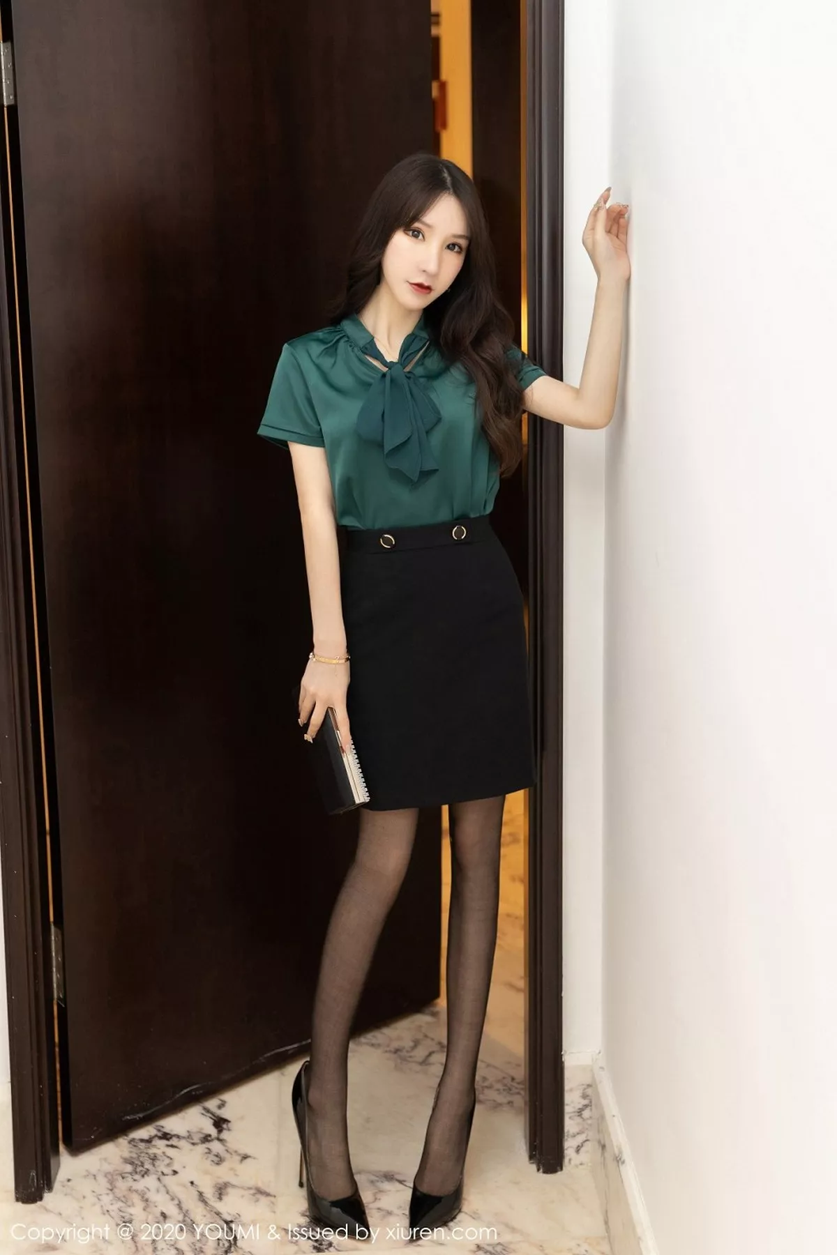 秀人集.com_[YouMi尤蜜荟]Vol.519_女神周于希Sandy三亚旅拍魅惑黑色内衣配黑丝裤袜极致诱惑写真64P