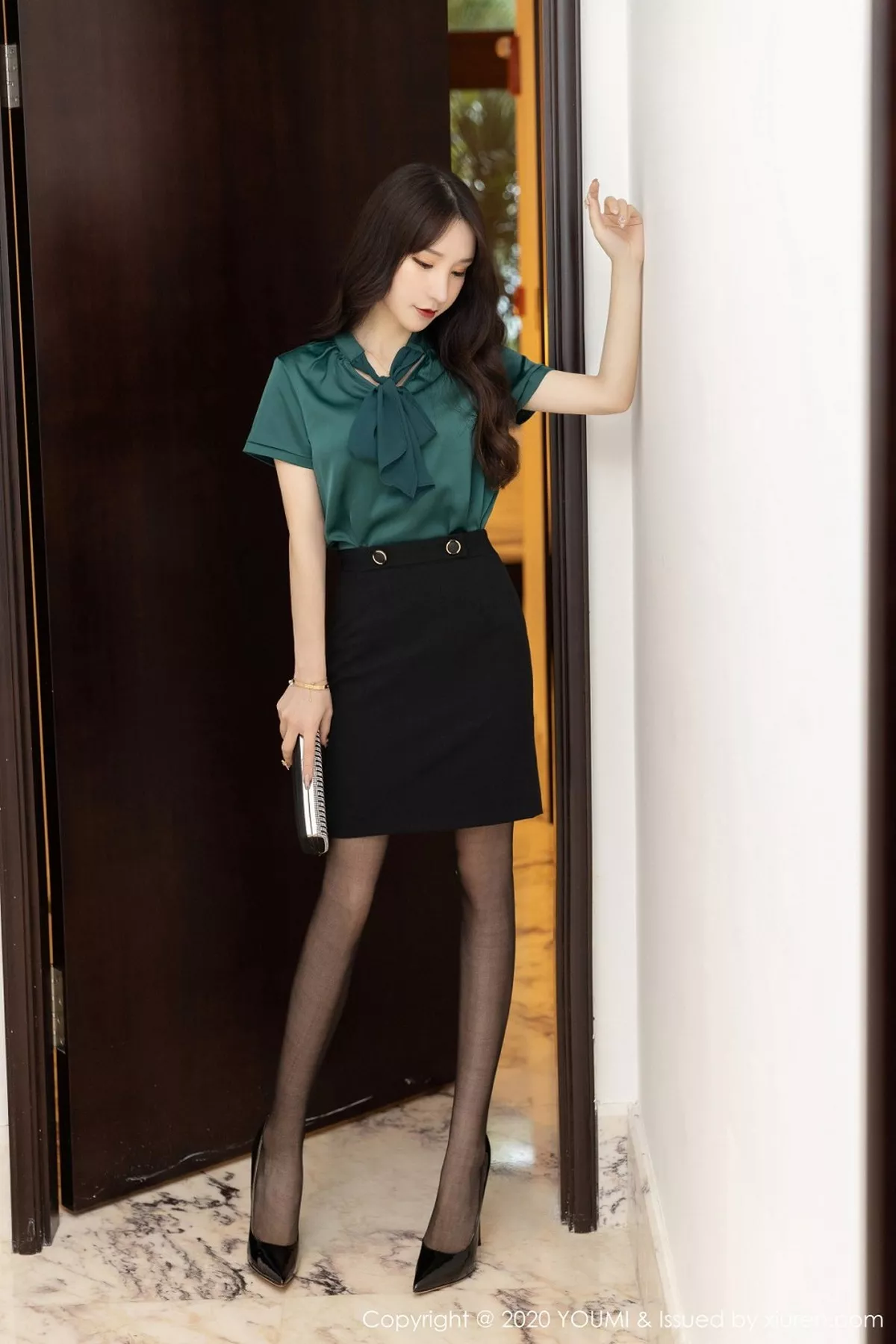 秀人集.com_[YouMi尤蜜荟]Vol.519_女神周于希Sandy三亚旅拍魅惑黑色内衣配黑丝裤袜极致诱惑写真64P