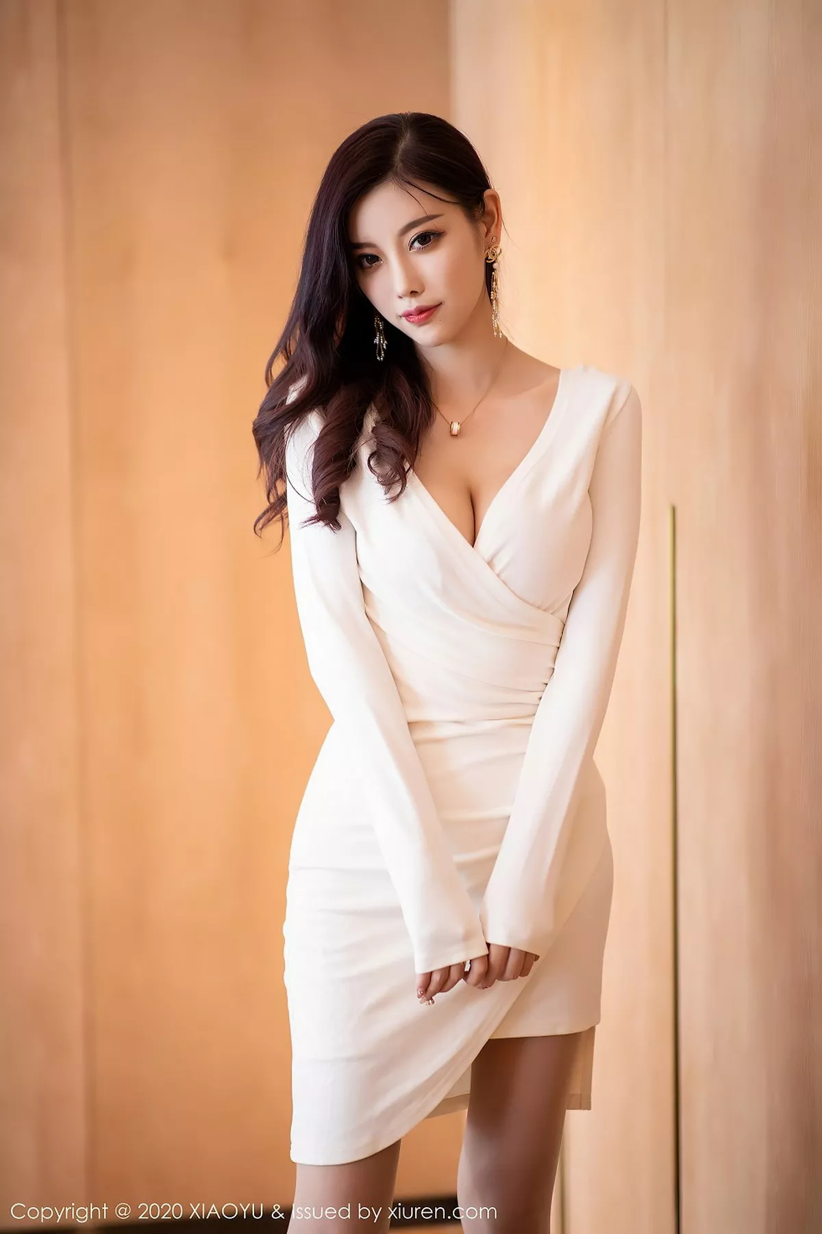 秀人集.com_[XiaoYu画语界]Vol.377_女神杨晨晨sugar阳朔旅拍典雅白色礼裙配肉丝裤袜魅惑写真76P