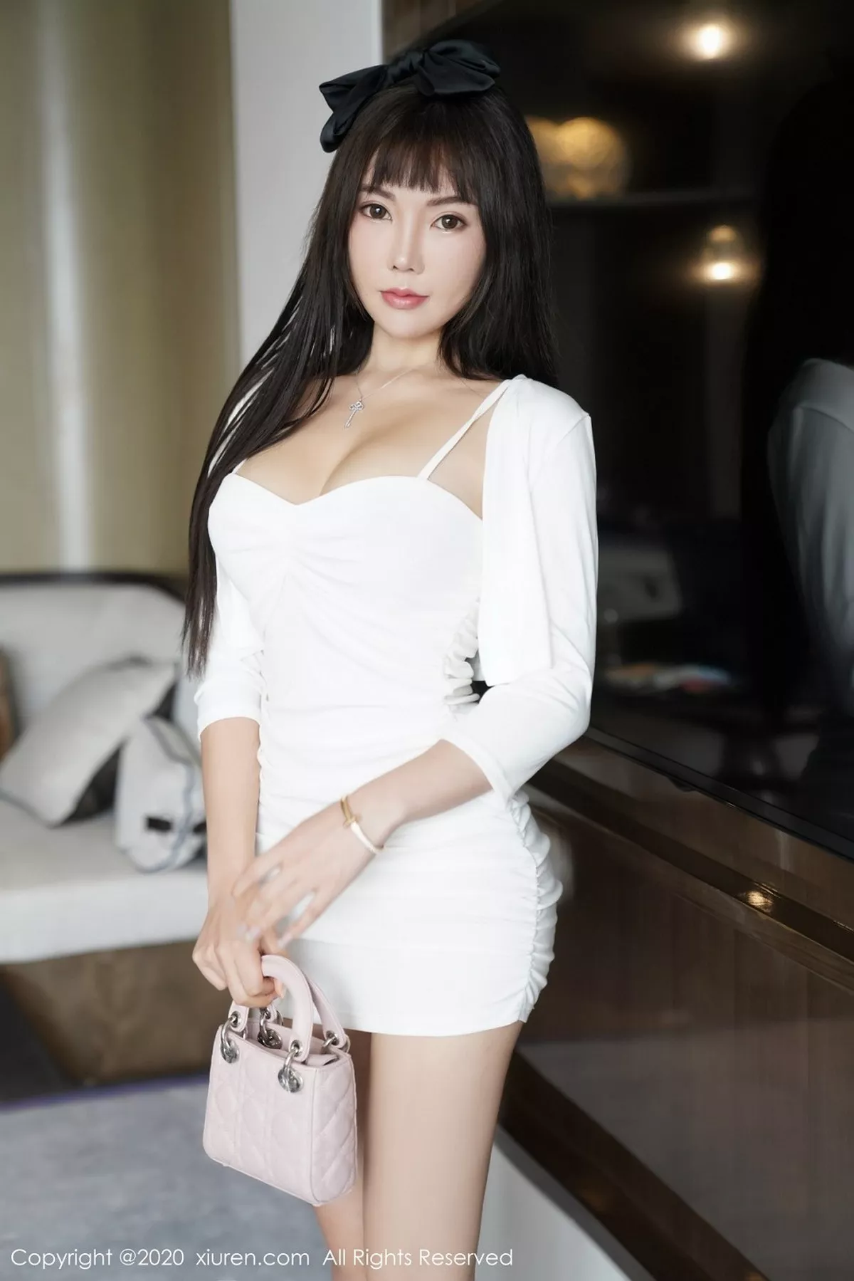 秀人集.com_[XiuRen秀人网]No.2652_嫩模萌汉药baby上海旅拍性感白色吊裙半撩露蕾丝内裤诱惑写真35P