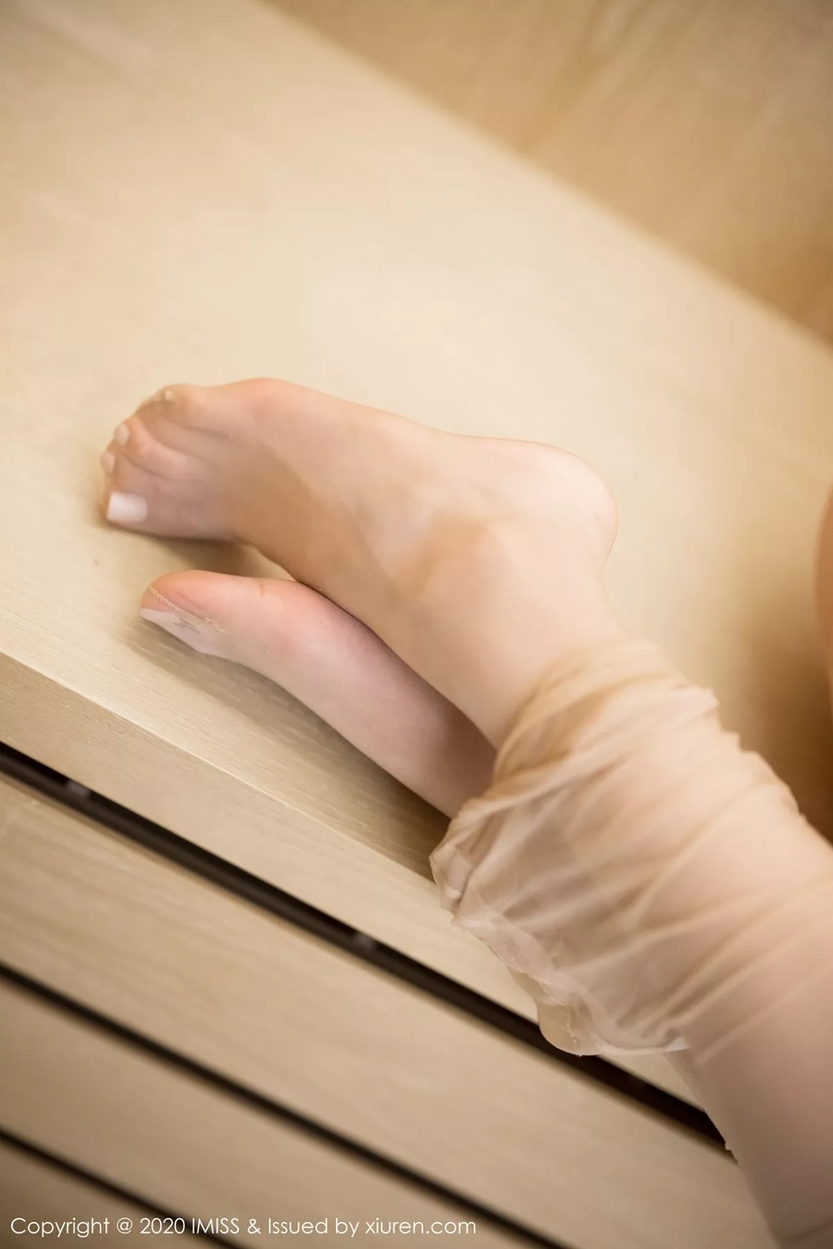 秀人集.com_[IMISS爱蜜社]Vol.510_嫩模九月生心愿旅拍轻薄精致睡衣露性感内衣迷人诱惑写真44P