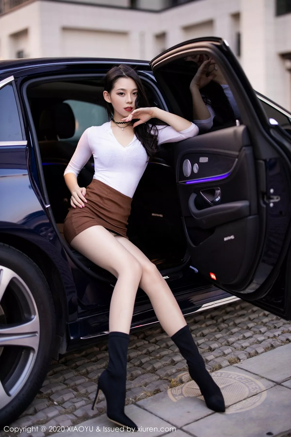 秀人集.com_[XiaoYu画语界]Vol.387_嫩模言沫靓丽户外车拍主题性感红色内衣配肉丝袜诱惑写真105P