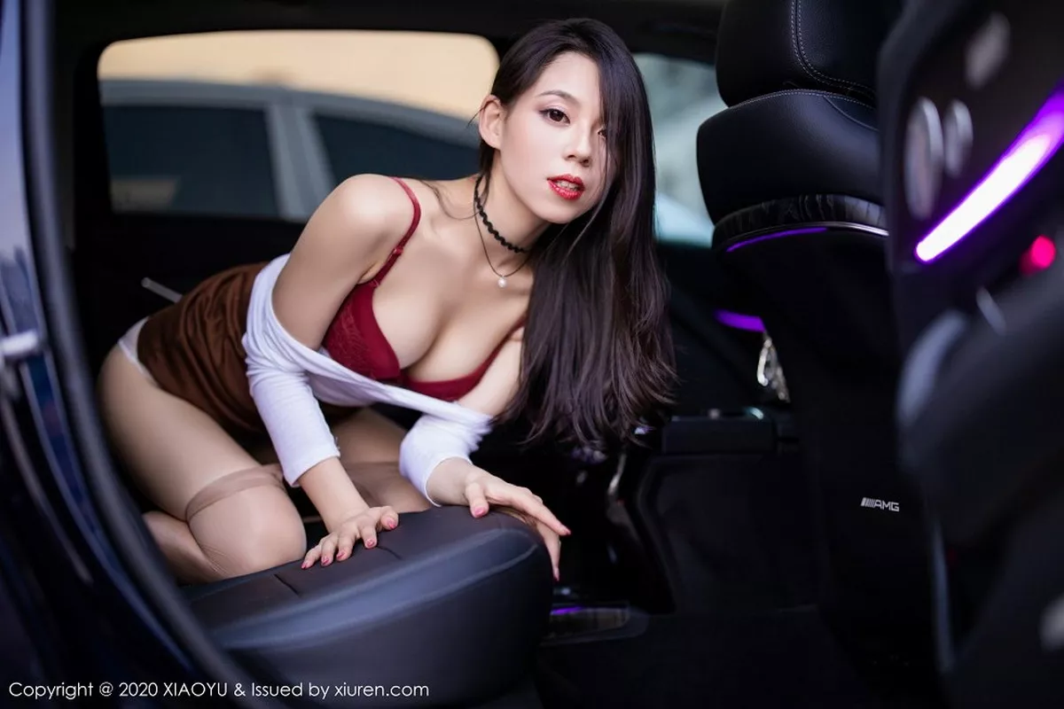 秀人集.com_[XiaoYu画语界]Vol.387_嫩模言沫靓丽户外车拍主题性感红色内衣配肉丝袜诱惑写真105P