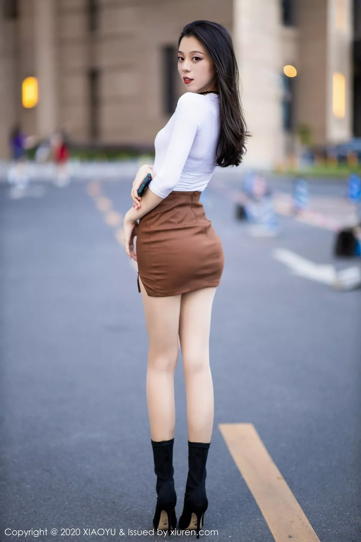 秀人集.com_[XiaoYu画语界]Vol.387_嫩模言沫靓丽户外车拍主题性感红色内衣配肉丝袜诱惑写真105P