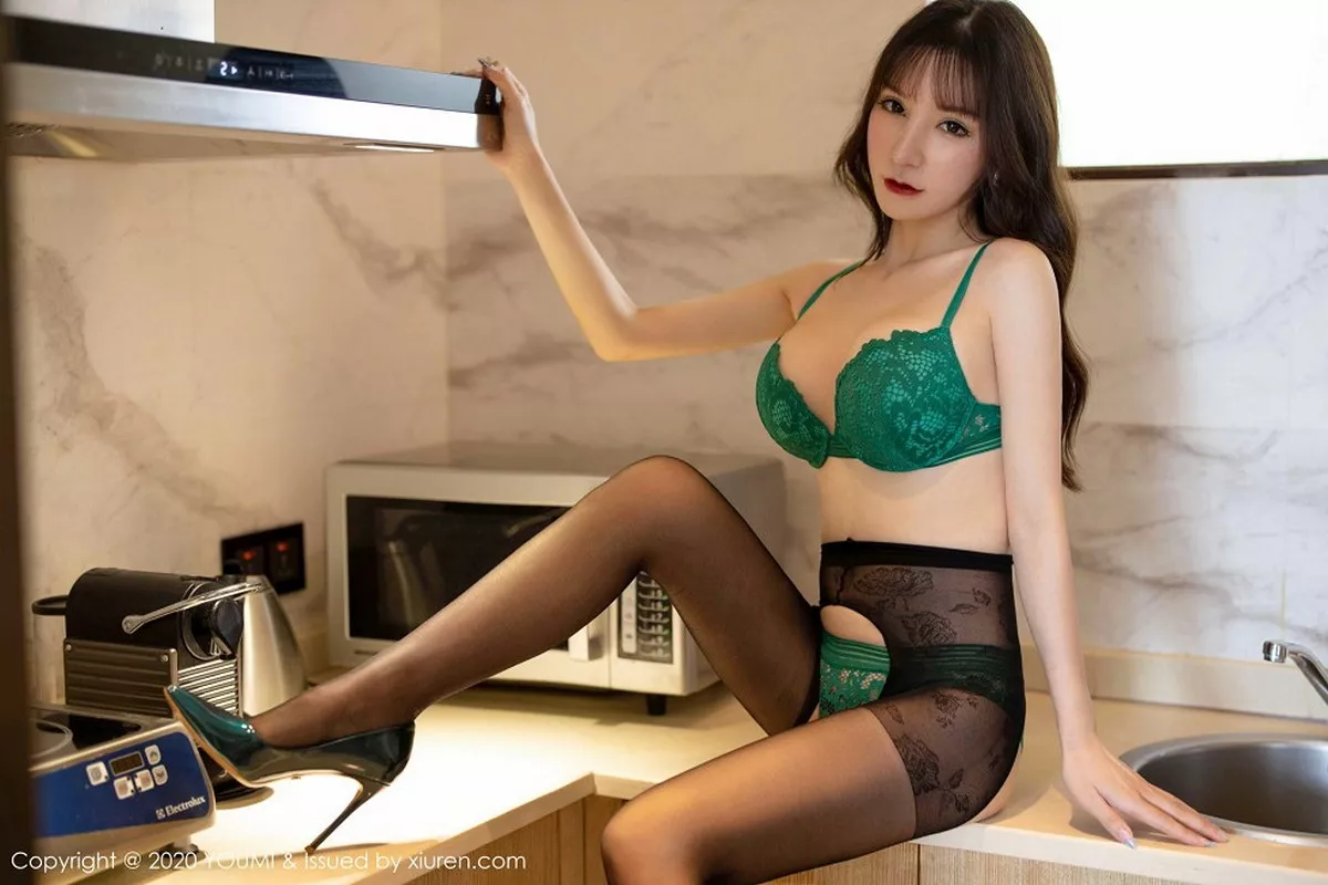 秀人集.com_[YouMi尤蜜荟]Vol.542_女神周于希Sandy西双版纳旅拍半脱露开档黑丝裤袜诱惑写真58P