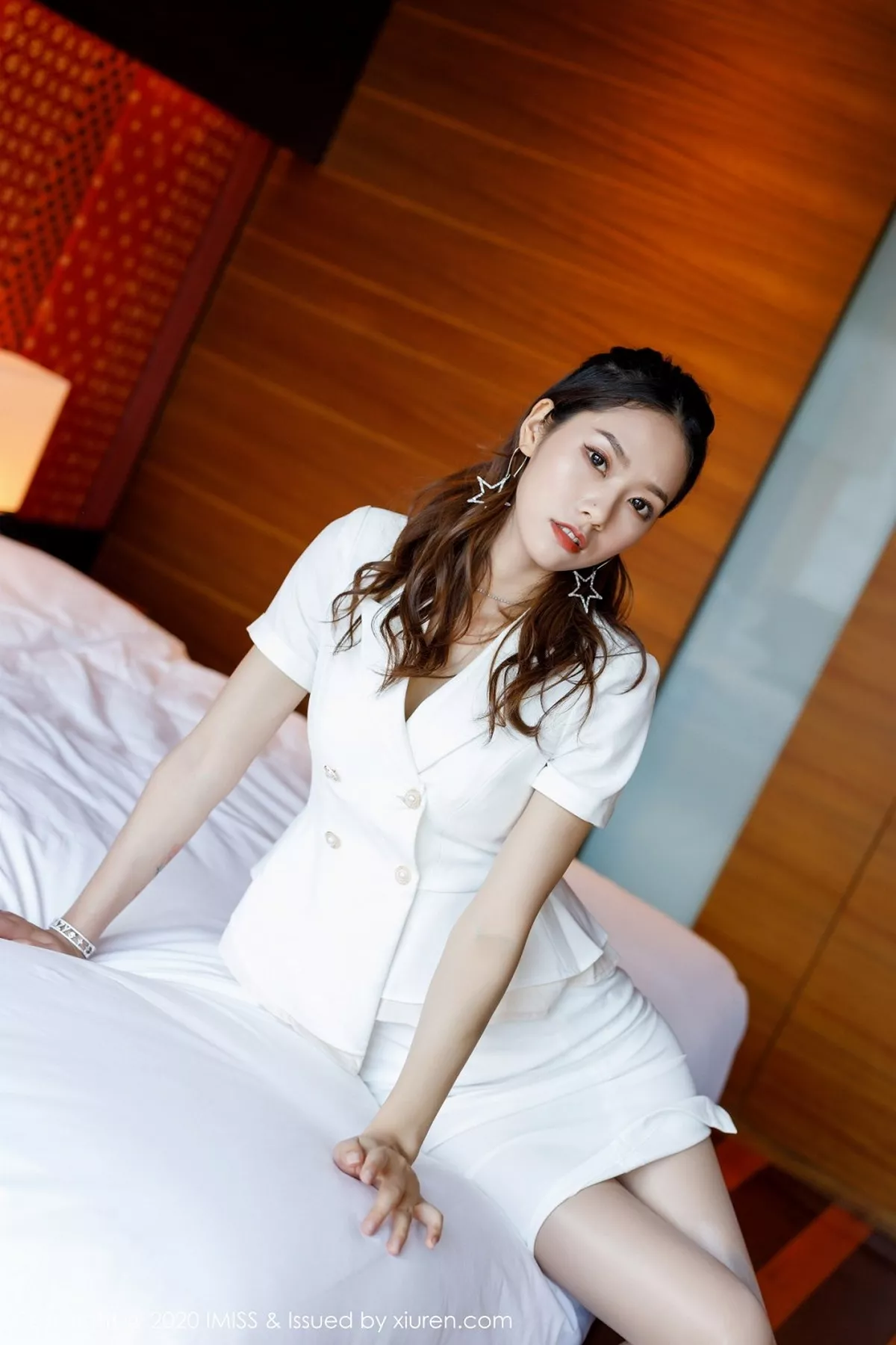 秀人集.com_[IMISS爱蜜社]Vol.512_嫩模方子萱洁白飒爽职业西服主题开档肉丝裤袜撩人诱惑写真60P