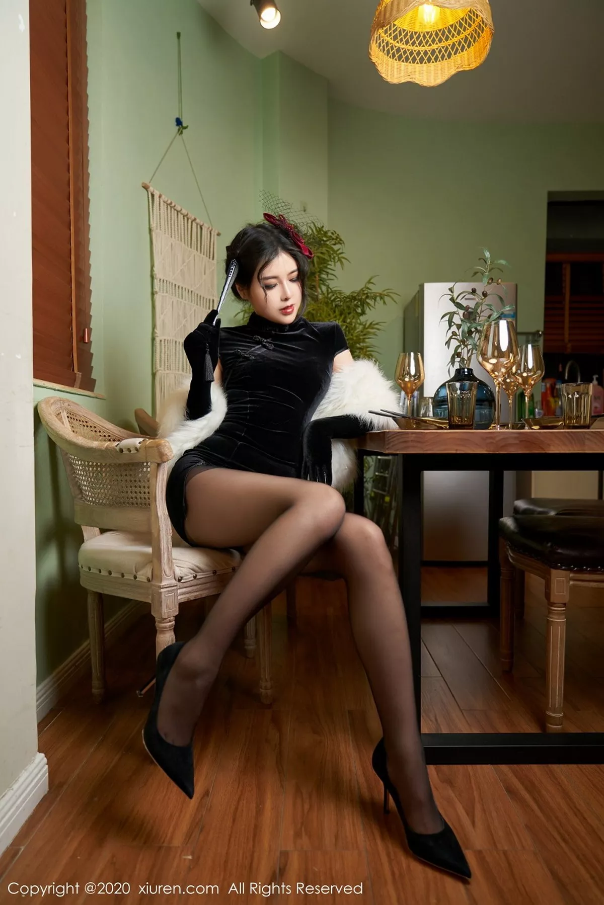 秀人集.com_[XiuRen秀人网]No.2669_嫩模韩静安私房婀娜旗袍半撩露黑丝裤袜秀翘臀极致诱惑写真70P