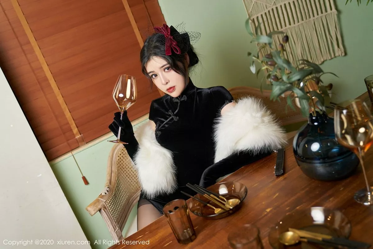 秀人集.com_[XiuRen秀人网]No.2669_嫩模韩静安私房婀娜旗袍半撩露黑丝裤袜秀翘臀极致诱惑写真70P