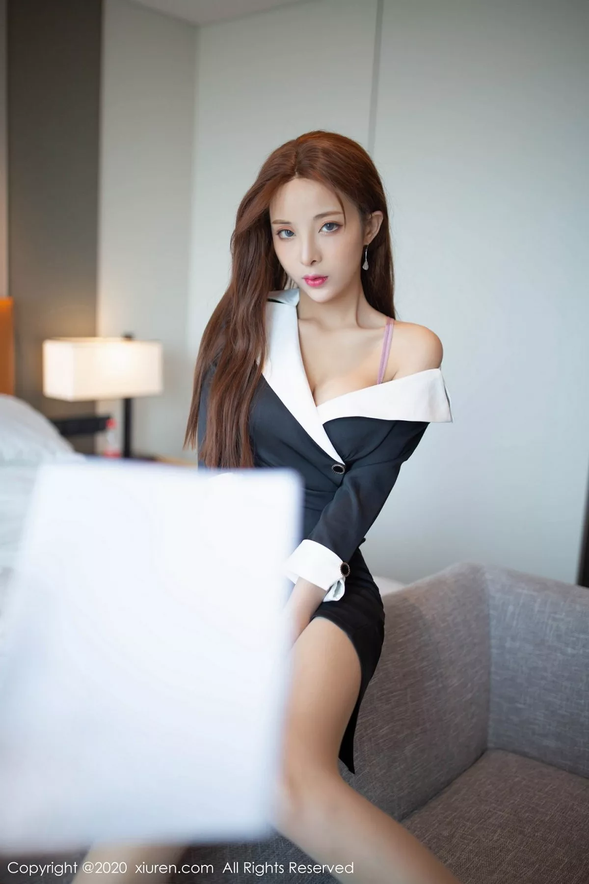 秀人集.com_[XiuRen秀人网]No.2678_嫩模陈小喵茶艺师主题床上性感蕾丝内衣配开档肉丝裤袜诱惑写真42P