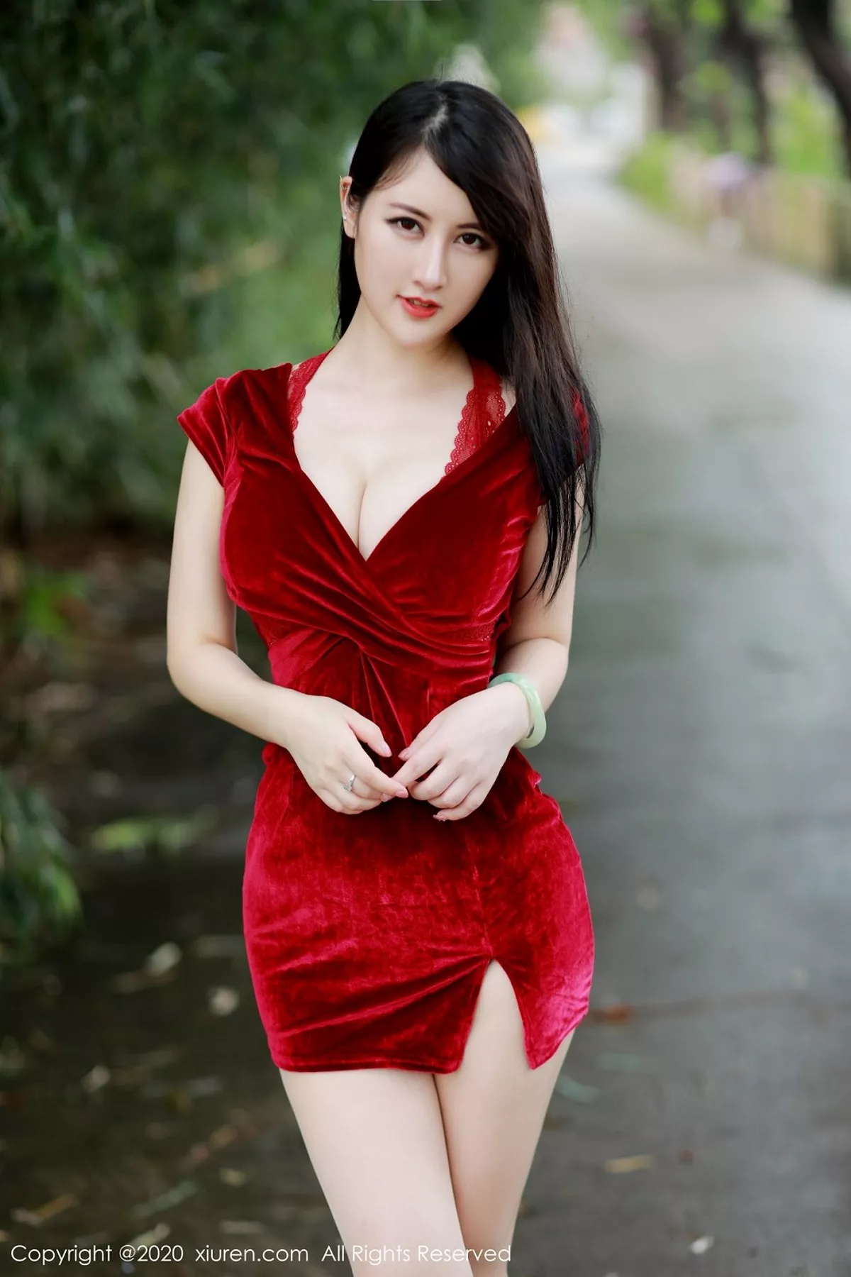 秀人集.com_[XiuRen秀人网]No.2672_嫩模诗诗kiki脱猩红吊裙露性感红色内衣超薄肉丝裤袜诱惑写真55P