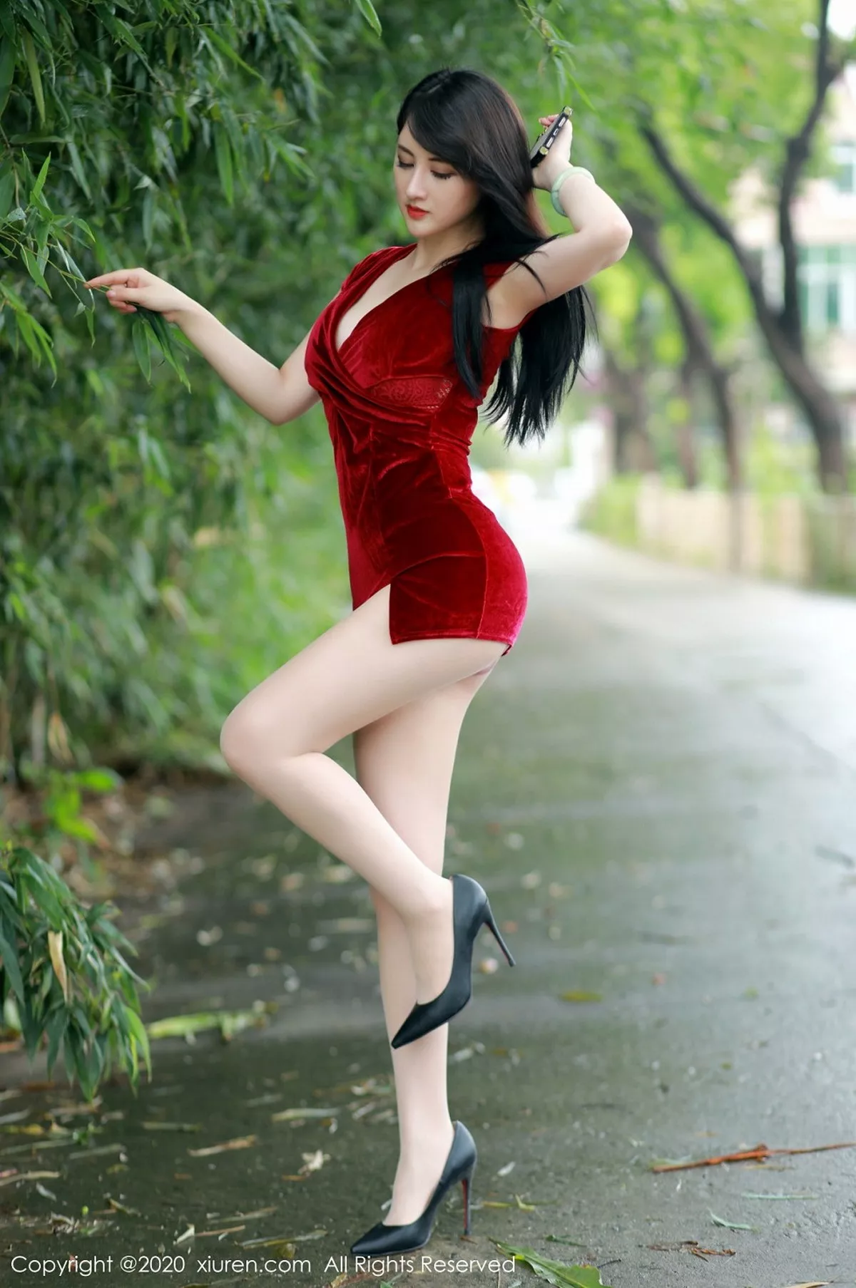 秀人集.com_[XiuRen秀人网]No.2672_嫩模诗诗kiki脱猩红吊裙露性感红色内衣超薄肉丝裤袜诱惑写真55P