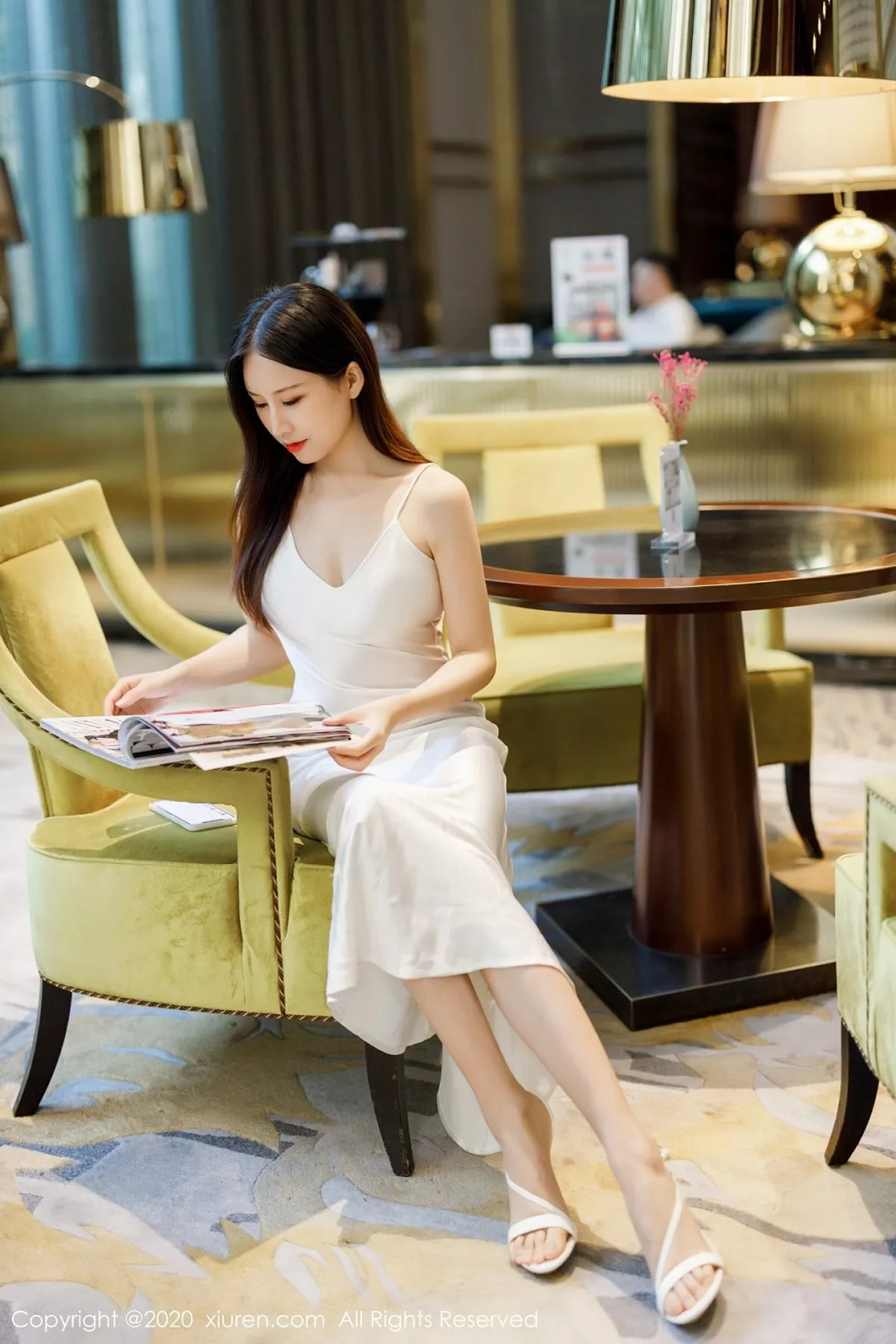 秀人集.com_[XiuRen秀人网]No.2675_嫩模月音瞳私房华丽蕾丝吊裙配无内肉丝裤袜秀翘臀极致魅惑写真47P