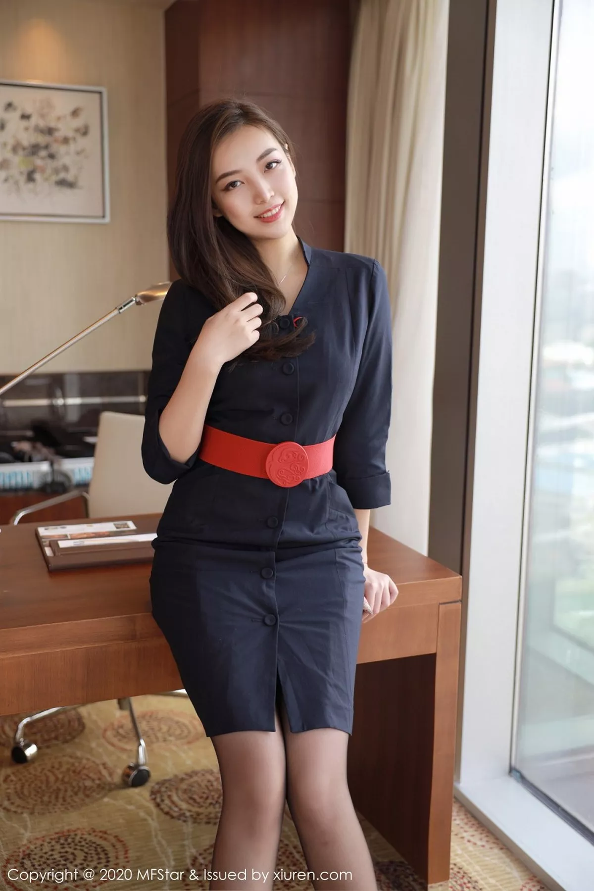 秀人集.com_[MFStar模范学院]Vol.404_嫩模郑颖姗空乘制服主题黑色蕾丝内衣配吊带黑丝诱惑写真50P