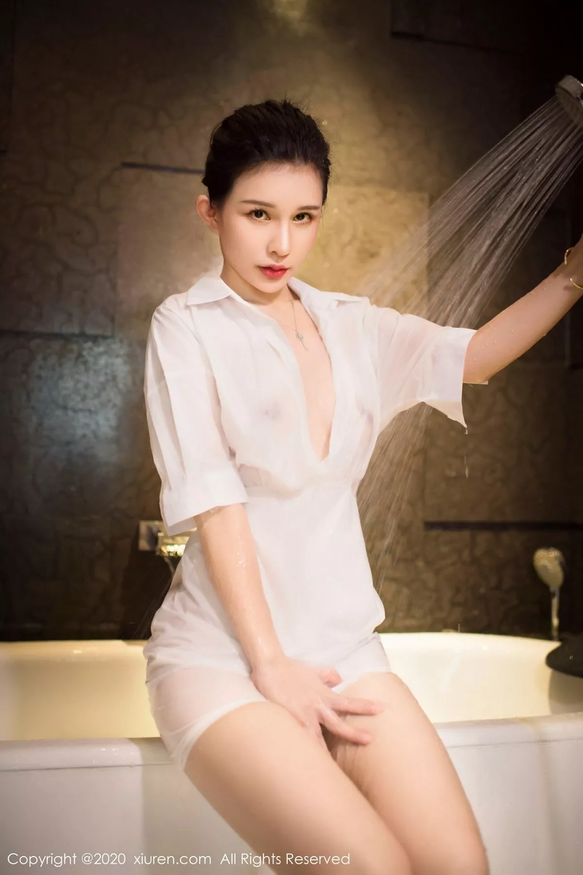 秀人集.com_[XiuRen秀人网]No.2684_女神张雨萌私房浴缸性感真空白色衬衫湿身秀惹火身材诱惑写真46P