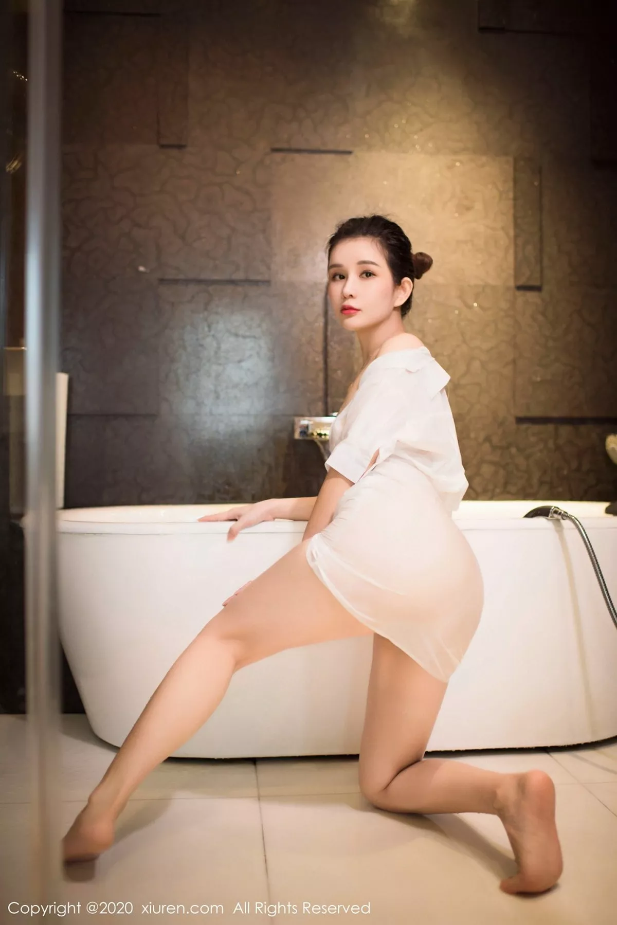 秀人集.com_[XiuRen秀人网]No.2684_女神张雨萌私房浴缸性感真空白色衬衫湿身秀惹火身材诱惑写真46P